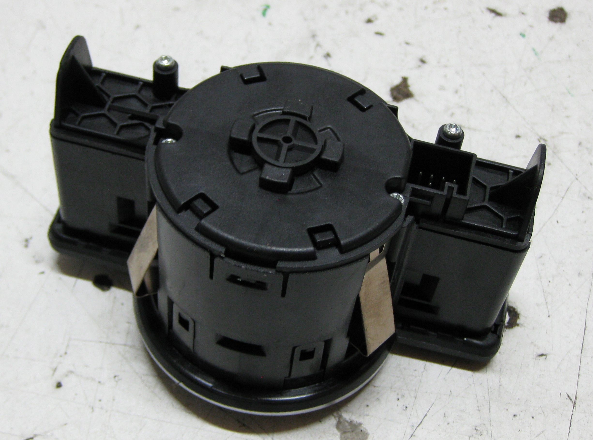MERCEDES W207 3.0 CDI 11R switch switch of the lights
