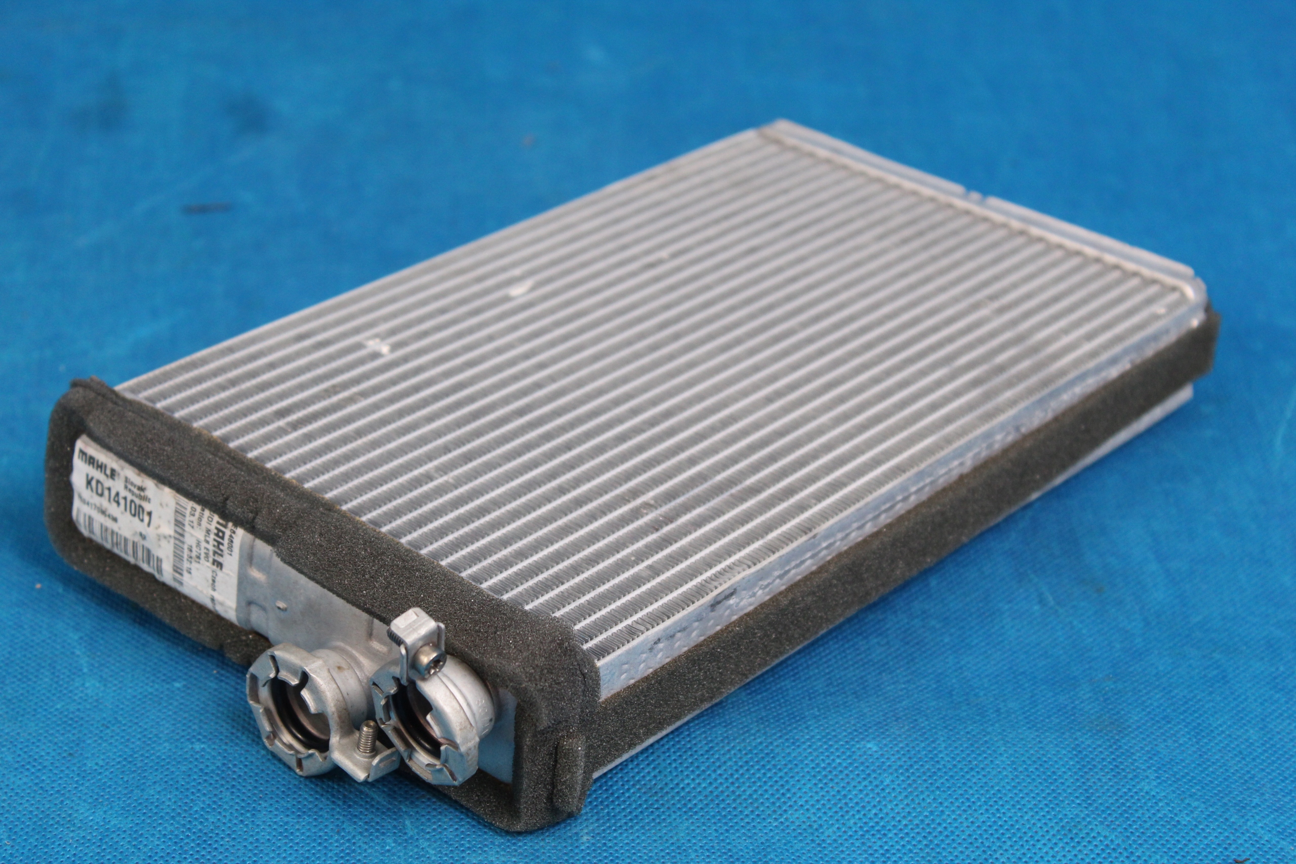 AUDI A4 b9 теплообмінник 8W0898037 17R