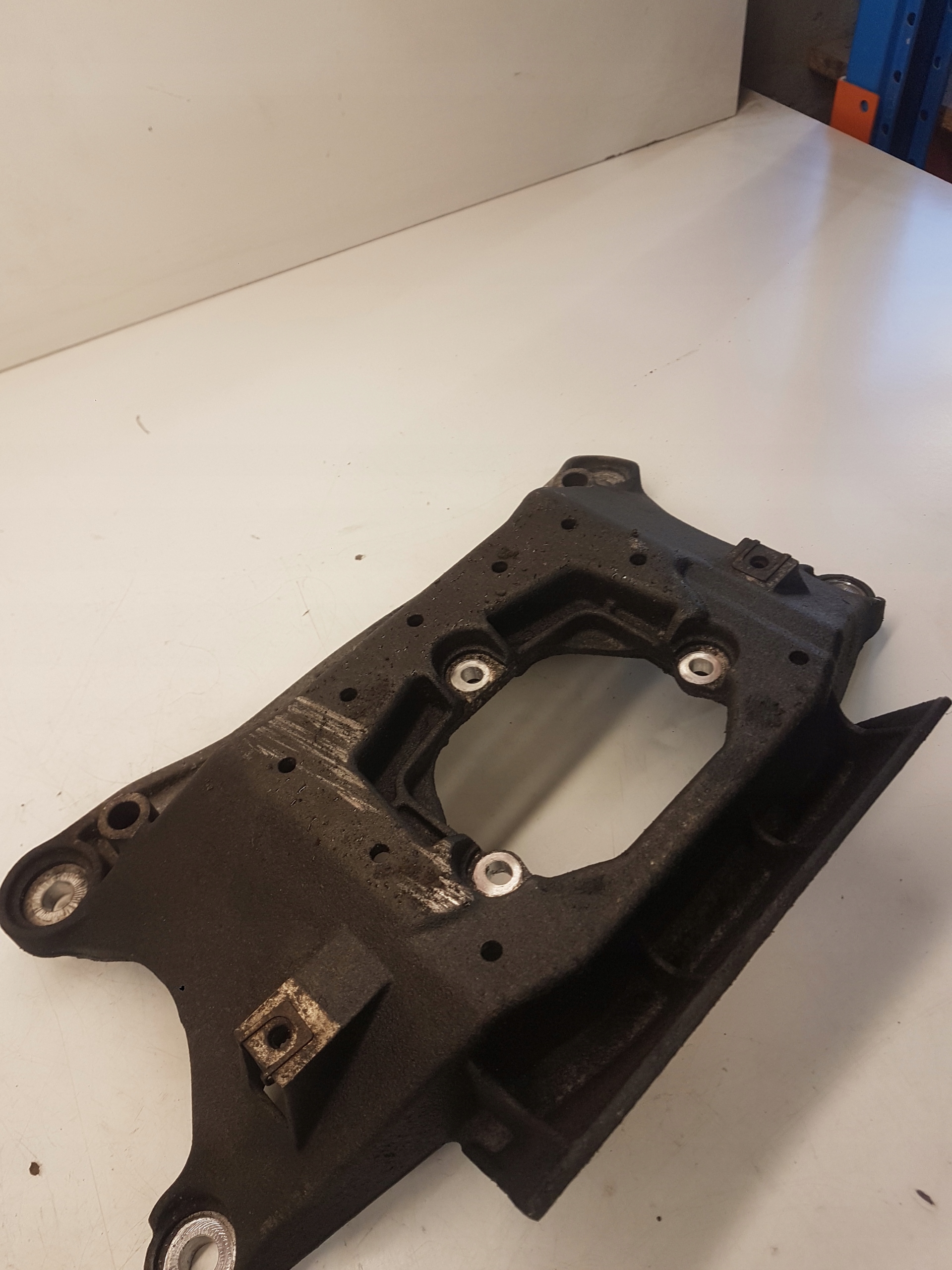 strebe Getriebehalter AUDI A4 B8 A5 Q5 8K0399263AB