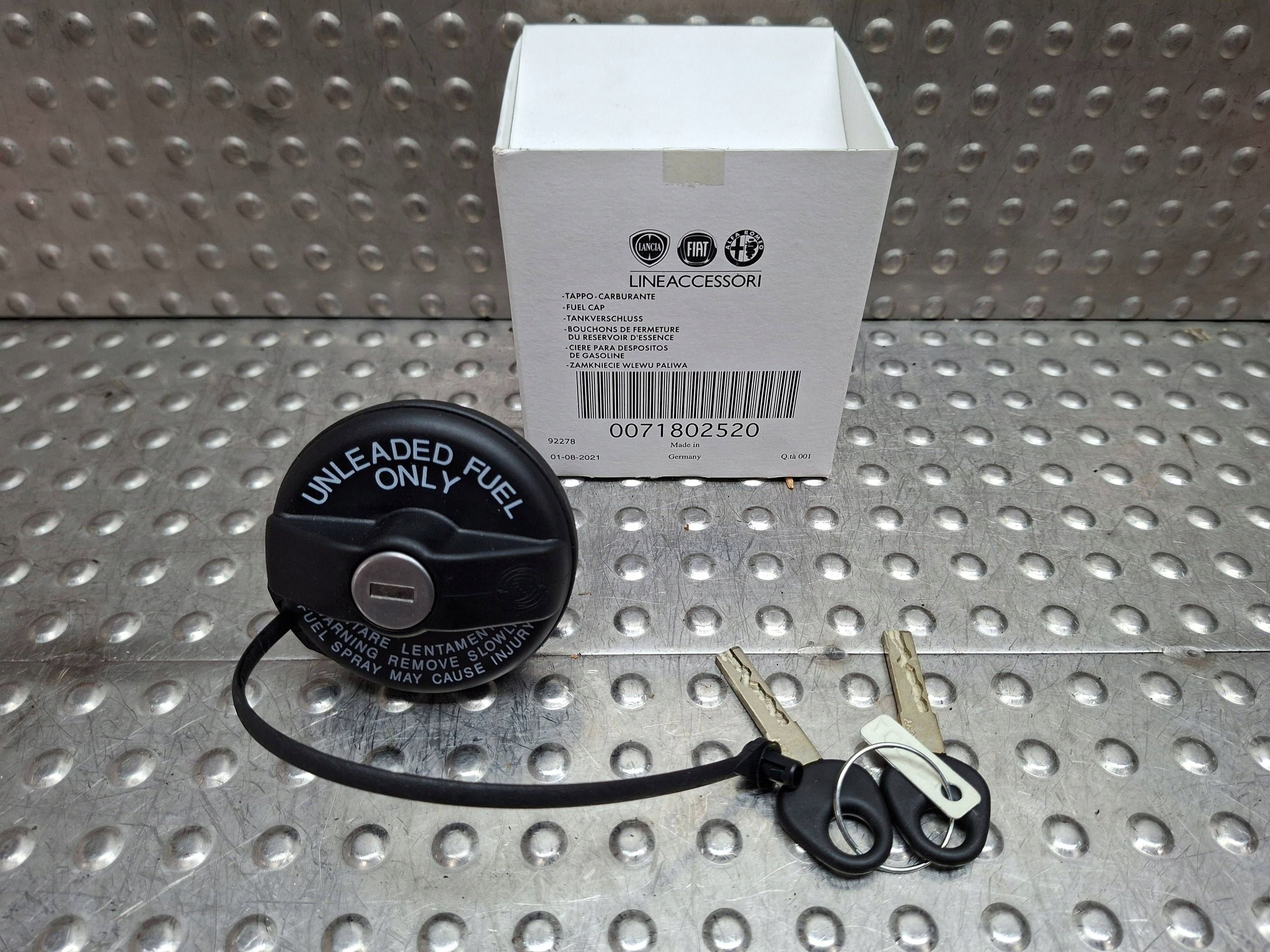 KOREK WLEWU PALIWA 71802520 FIAT 500 GRANDE PUNTO EVO DOBLO II SCUDO II