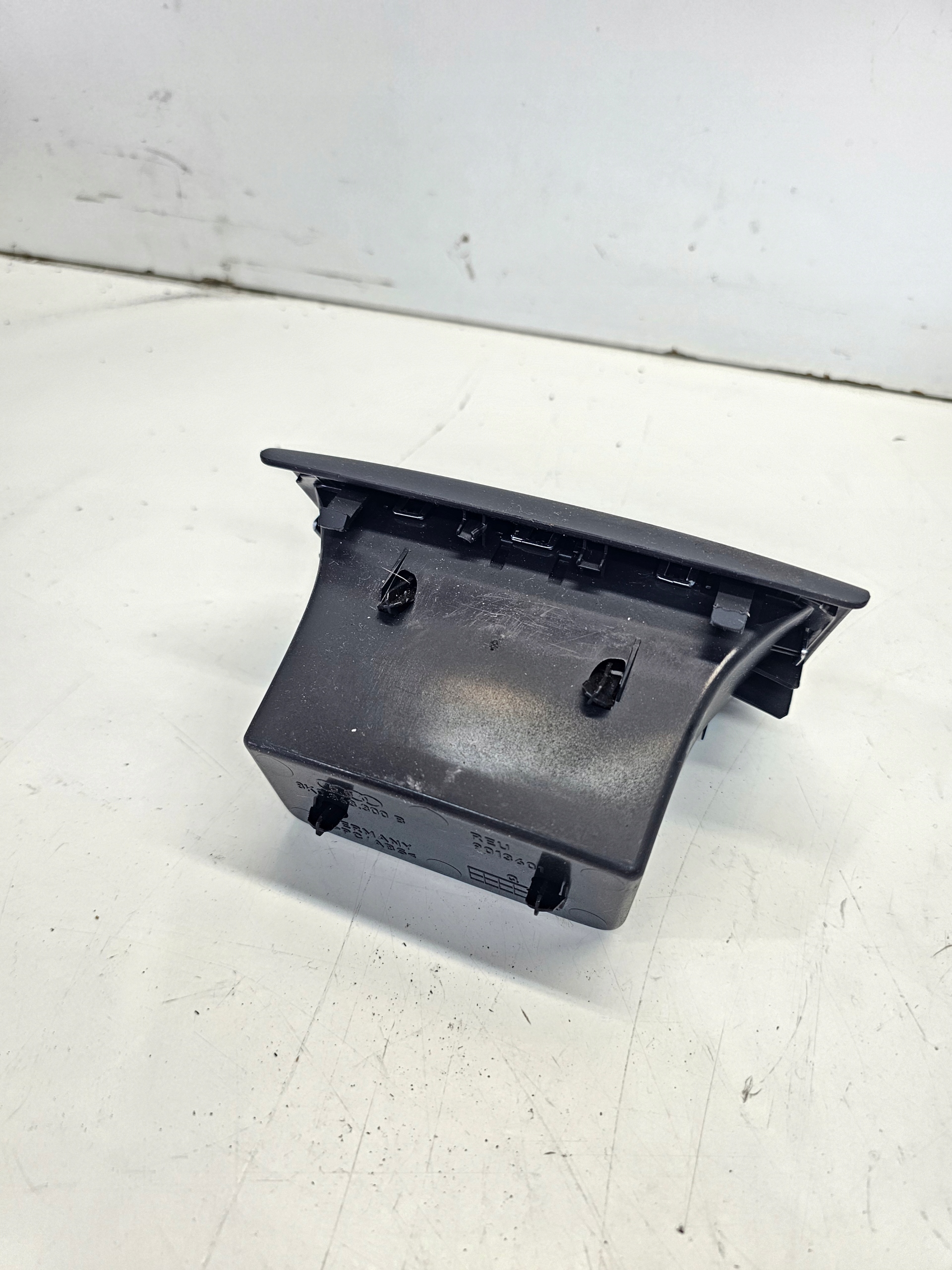 passenger compartment plato TUNELU AUDI A4 A5 Q5 8K0863300B CHROM