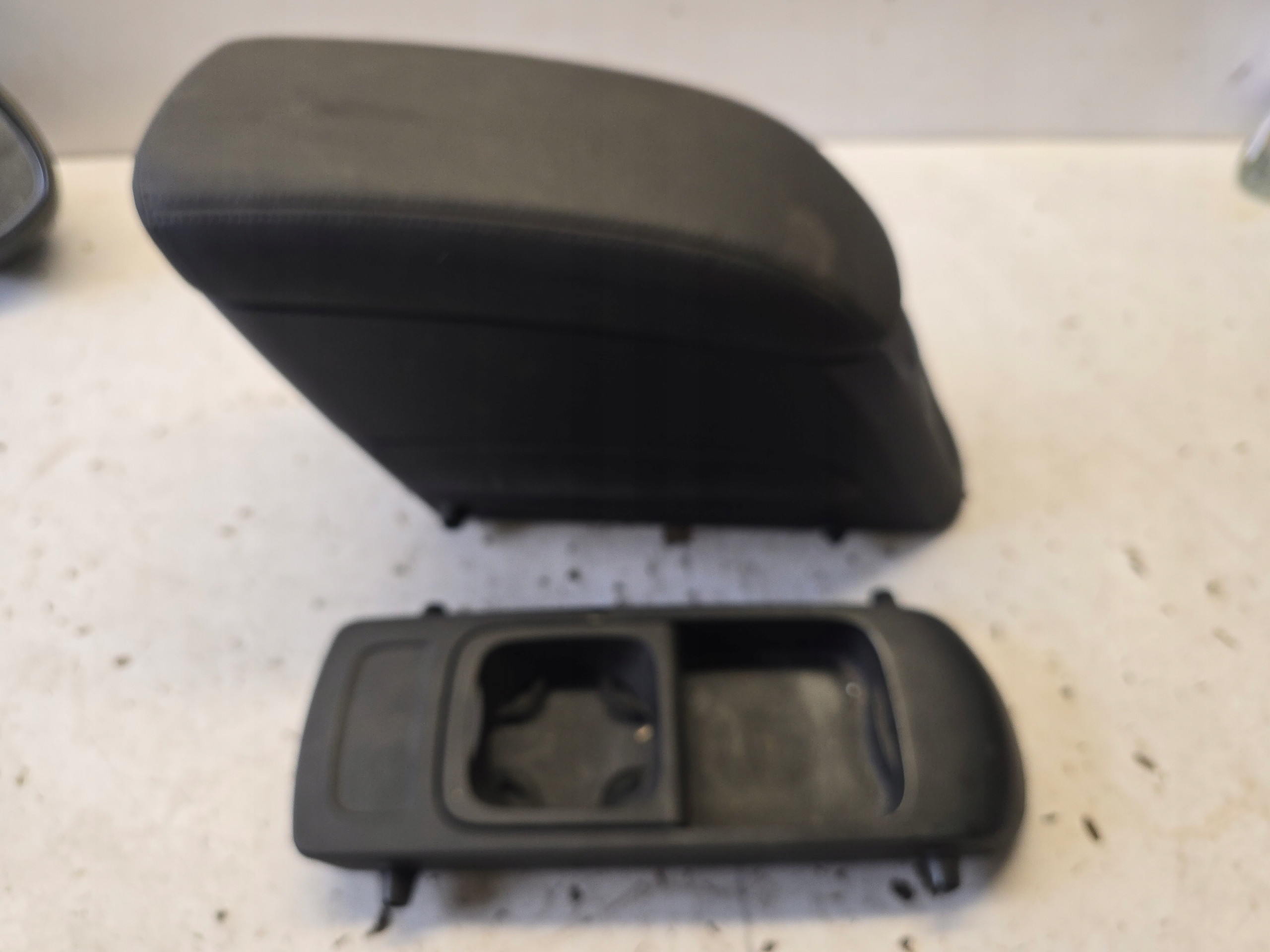 OPEL MERIVA B II 2 bracciolo Z TACKA UCHWYTEM per KUBKI Originale nero