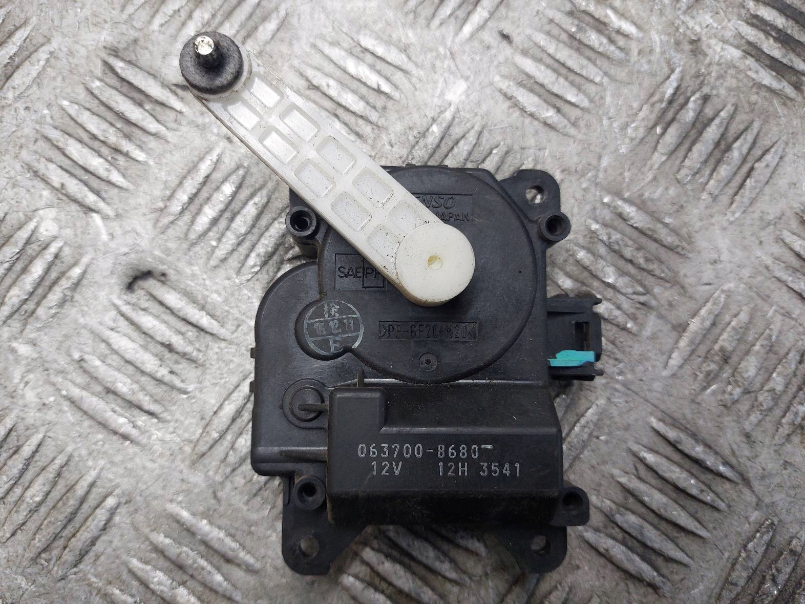 SILNICZEK KLAP NAGRZEWNICY TOYOTA AVENSIS T25 2.0 D4D 063700-8680