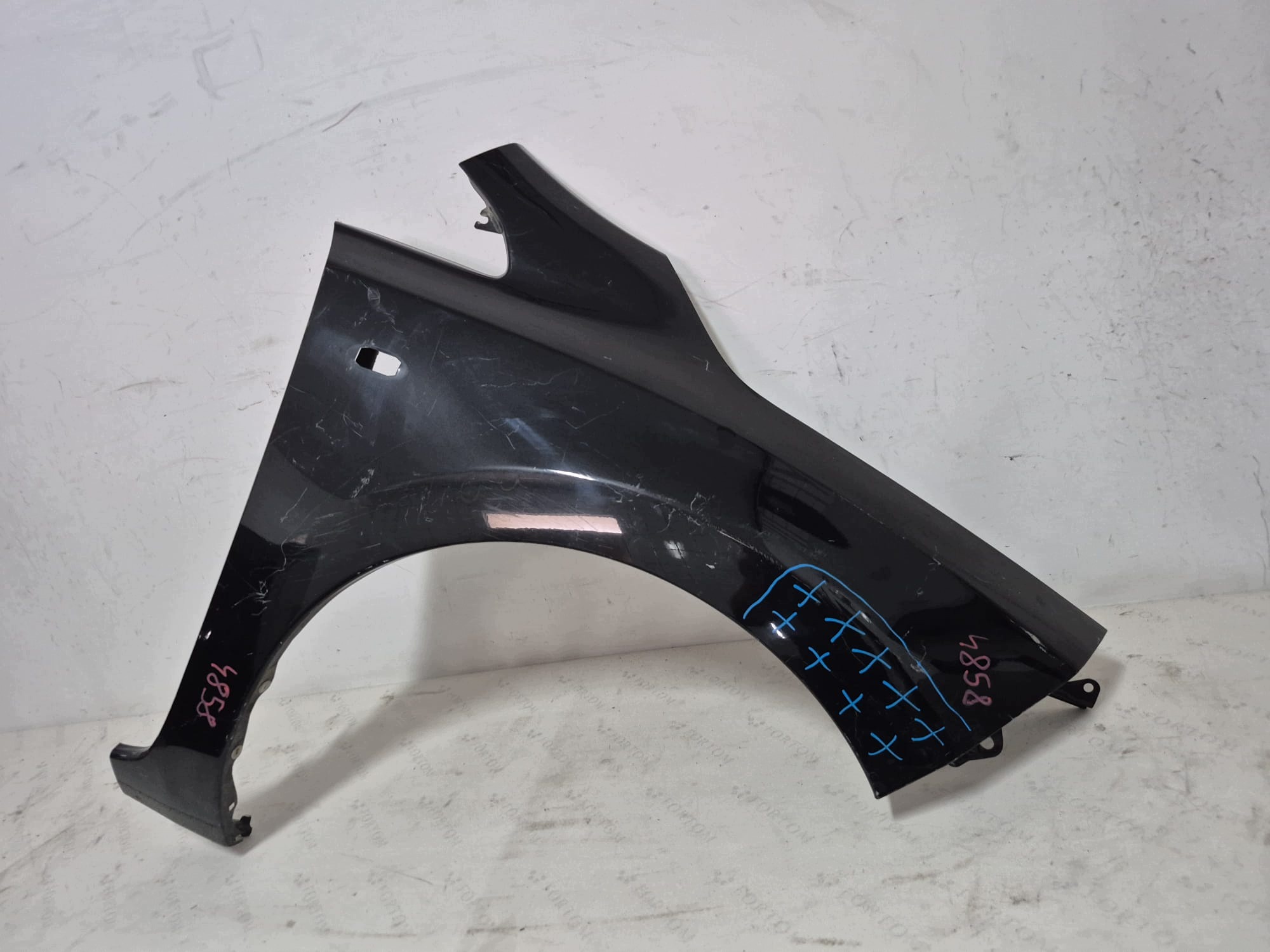 NISSAN LEAF and 1 10-17 fender front front right