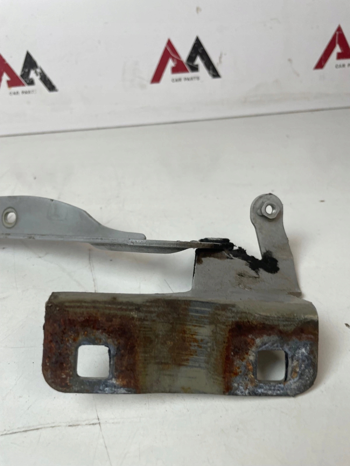 hinge bonnets front front right Nissan Tiida and sedan