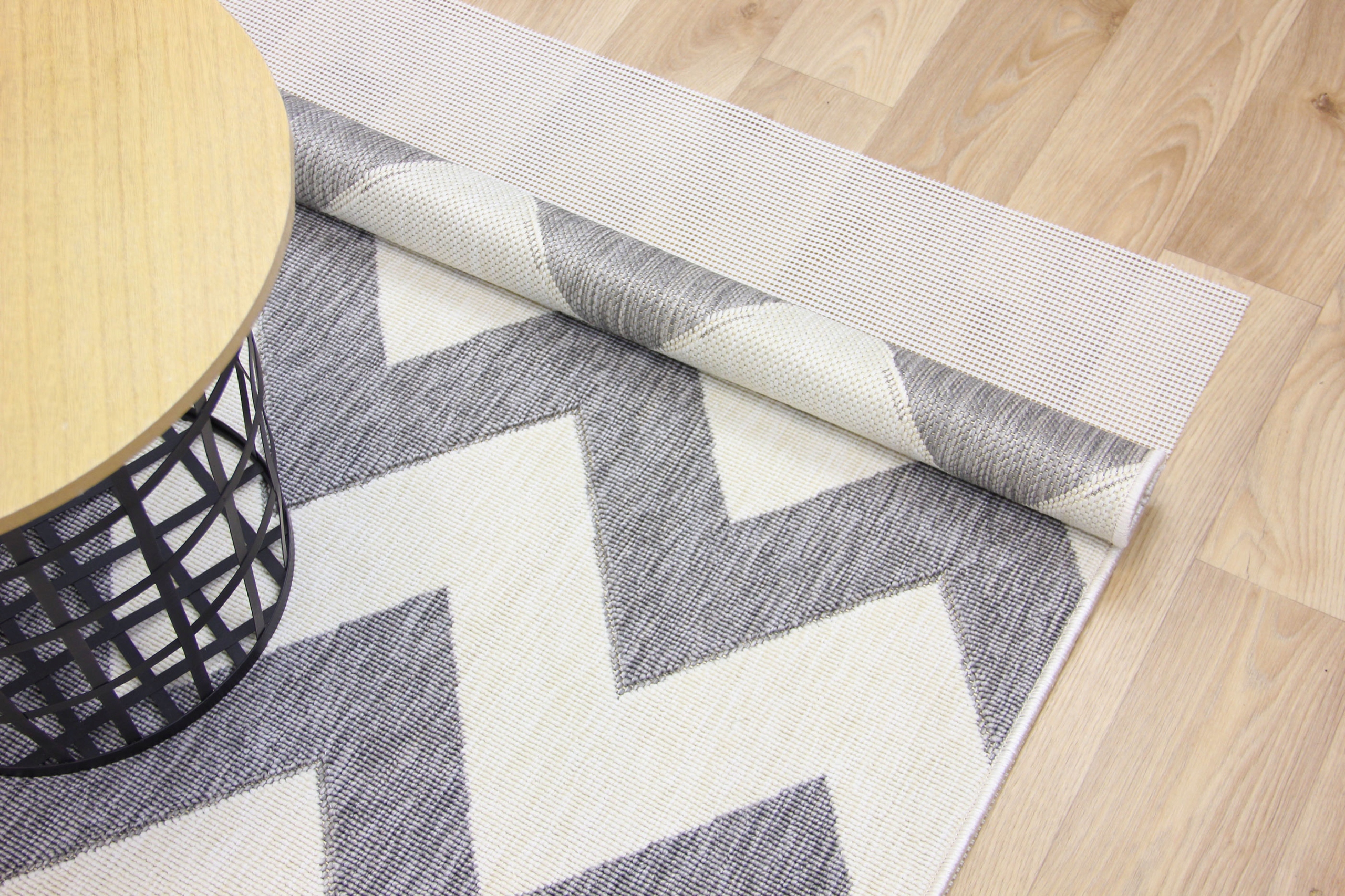 MATA ANTYPOŚLIZGOWA POD DYWAN I CHODNIK szer:100cm Szerokość produktu 100 cm