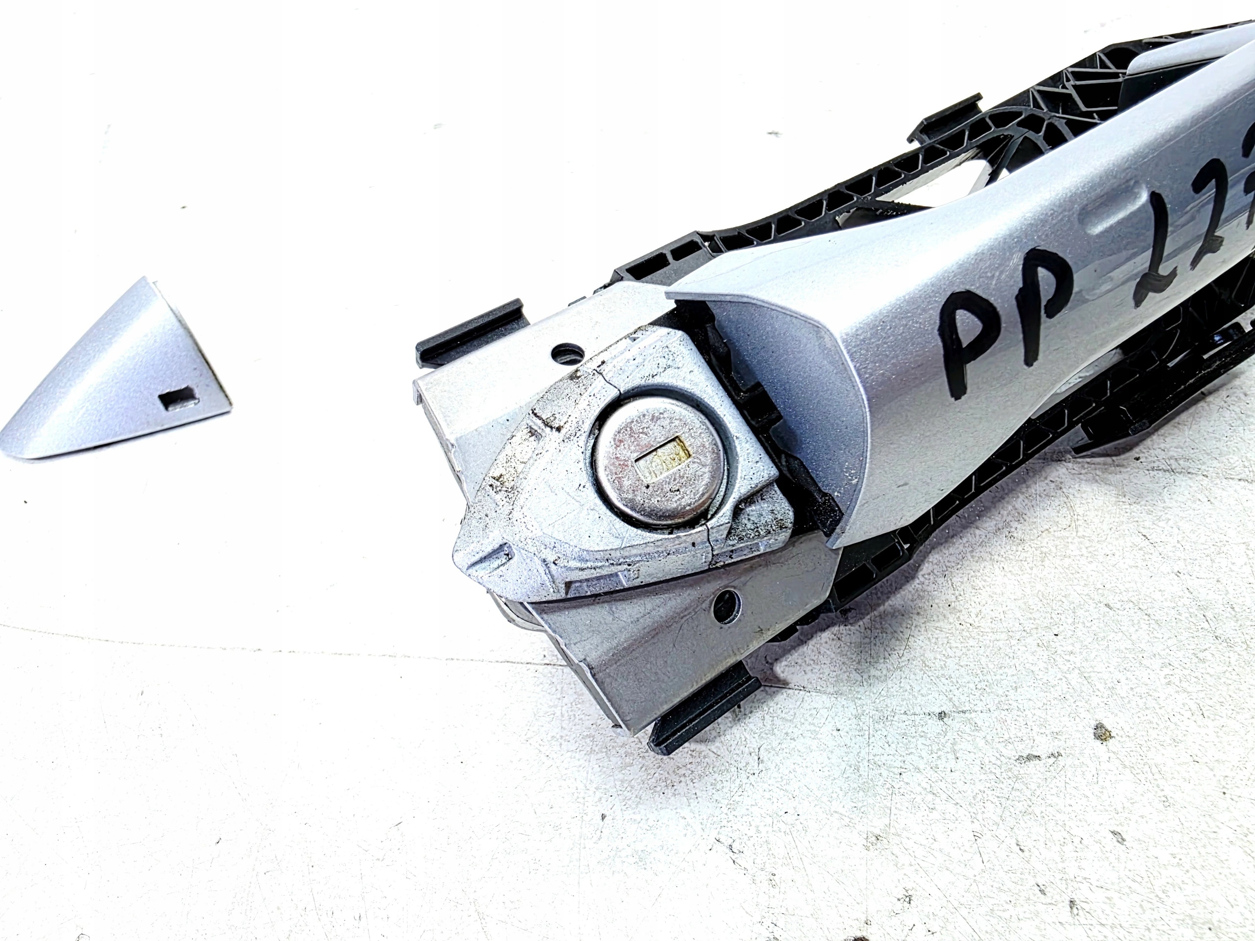 handle exterior door right front KEYLESS AUDI Q4 E-TRON 8V0839885 LZ7G