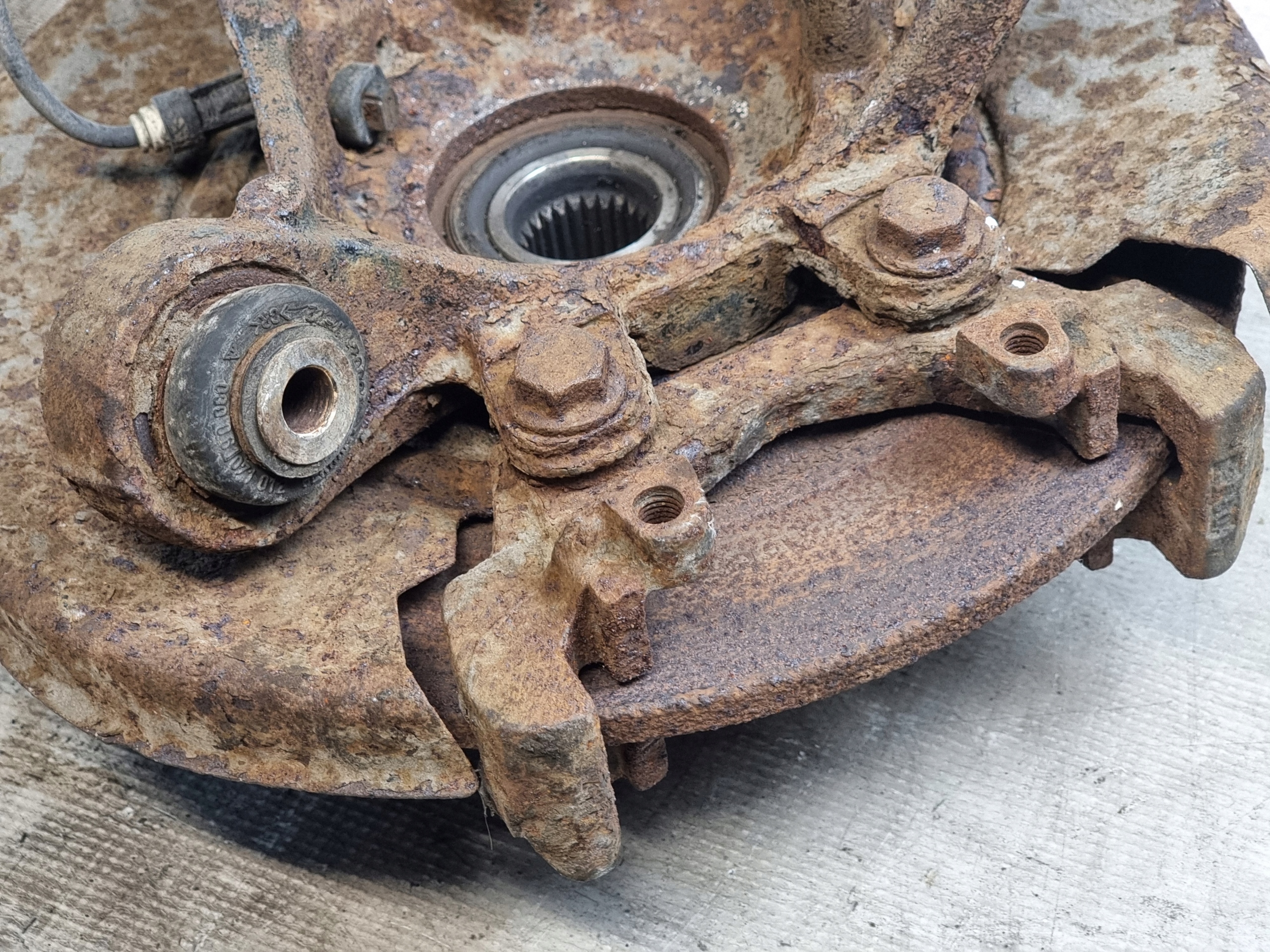 Moyeu support broche Axe moyeu Gauche Arrière BMW E46 Berline 318i 00r