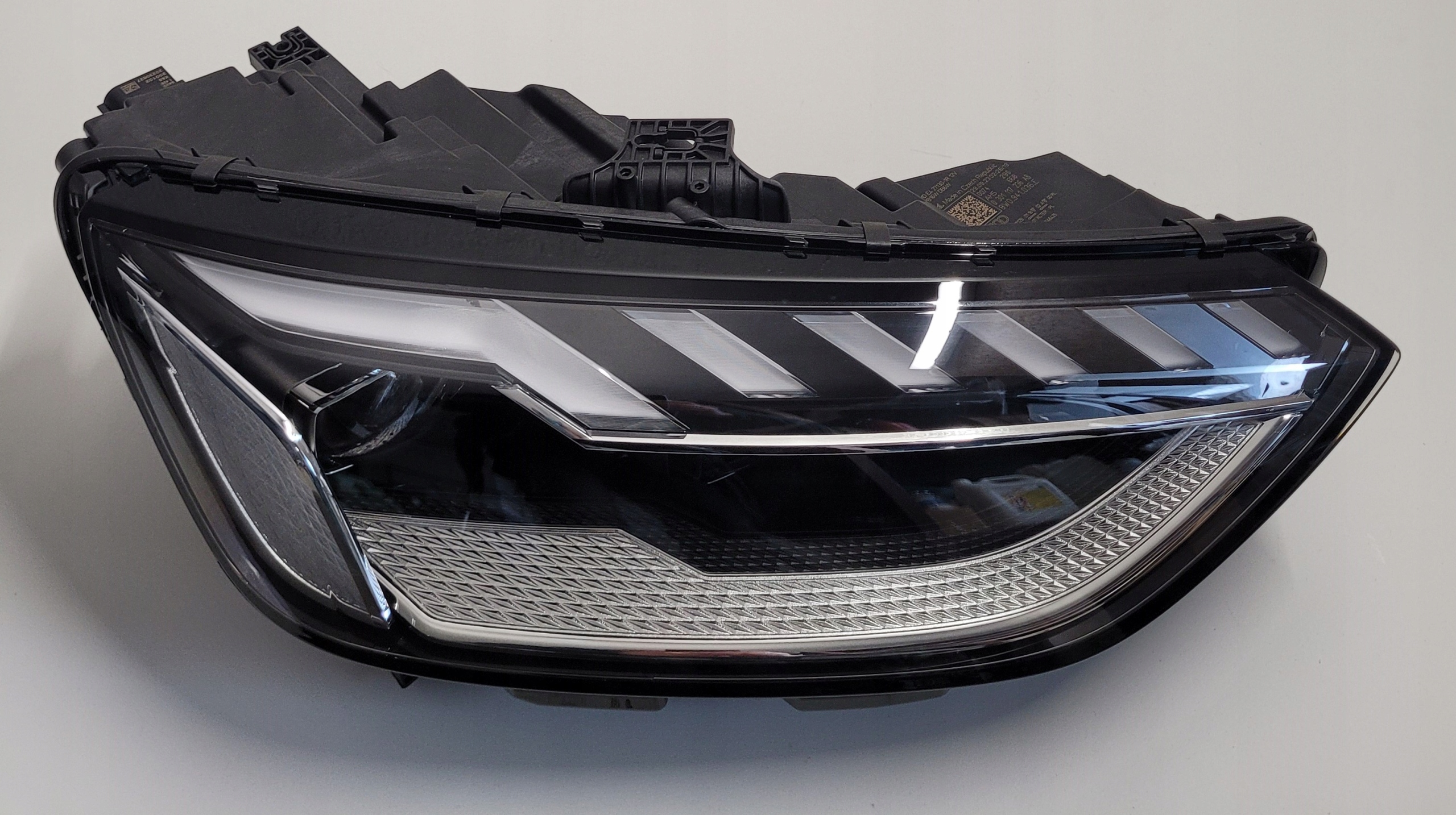 Фара перед права матрикс Audi A4 B9 рестайлинг