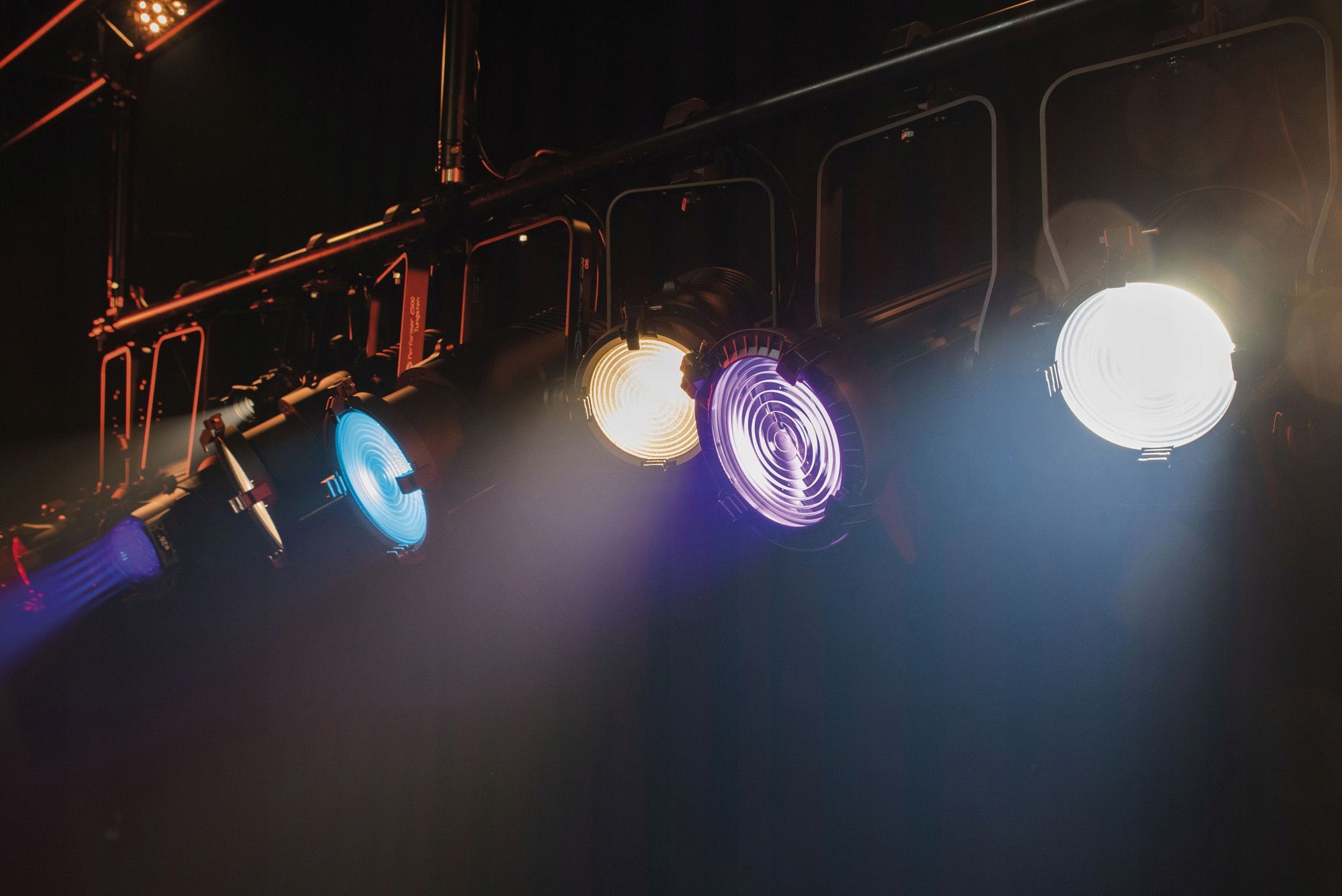 Showtec Performer 1000 LED MKII - Reflektor Fresnel Model Showtec Performer 1000 LED MKII