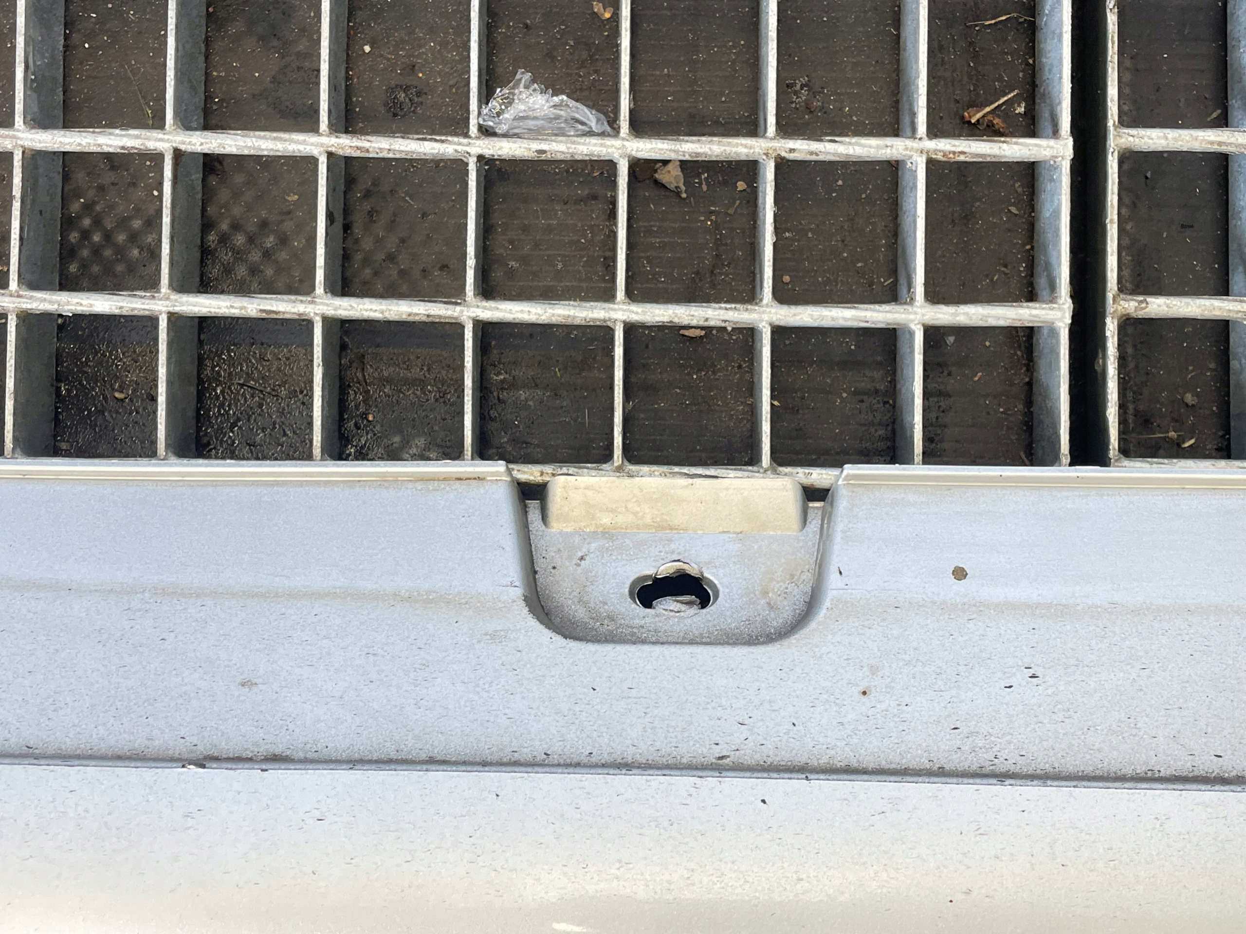 Mercedes-Benz E class W213 moulding threshold left A2136908704 775 KOMBI