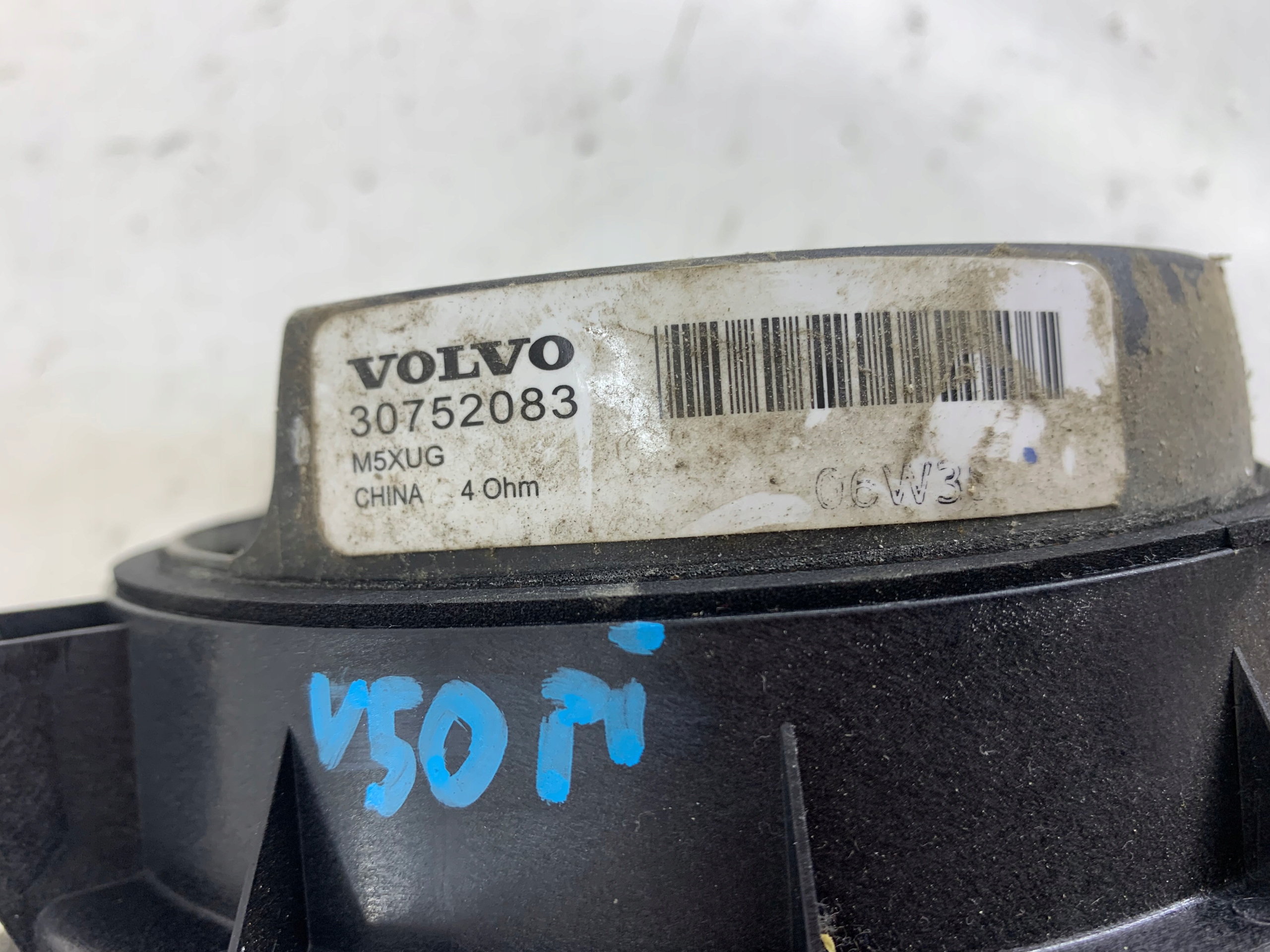 VOLVO V50 and speaker door 30752083