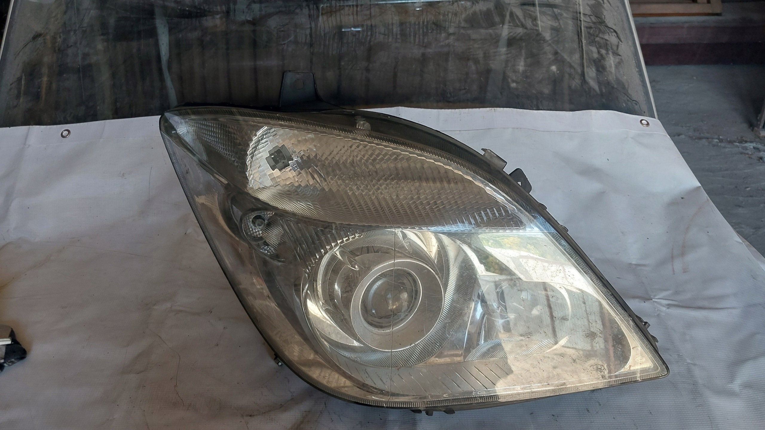 Mercedes Sprinter W 906 06-09 R. light front right lens EUROPA