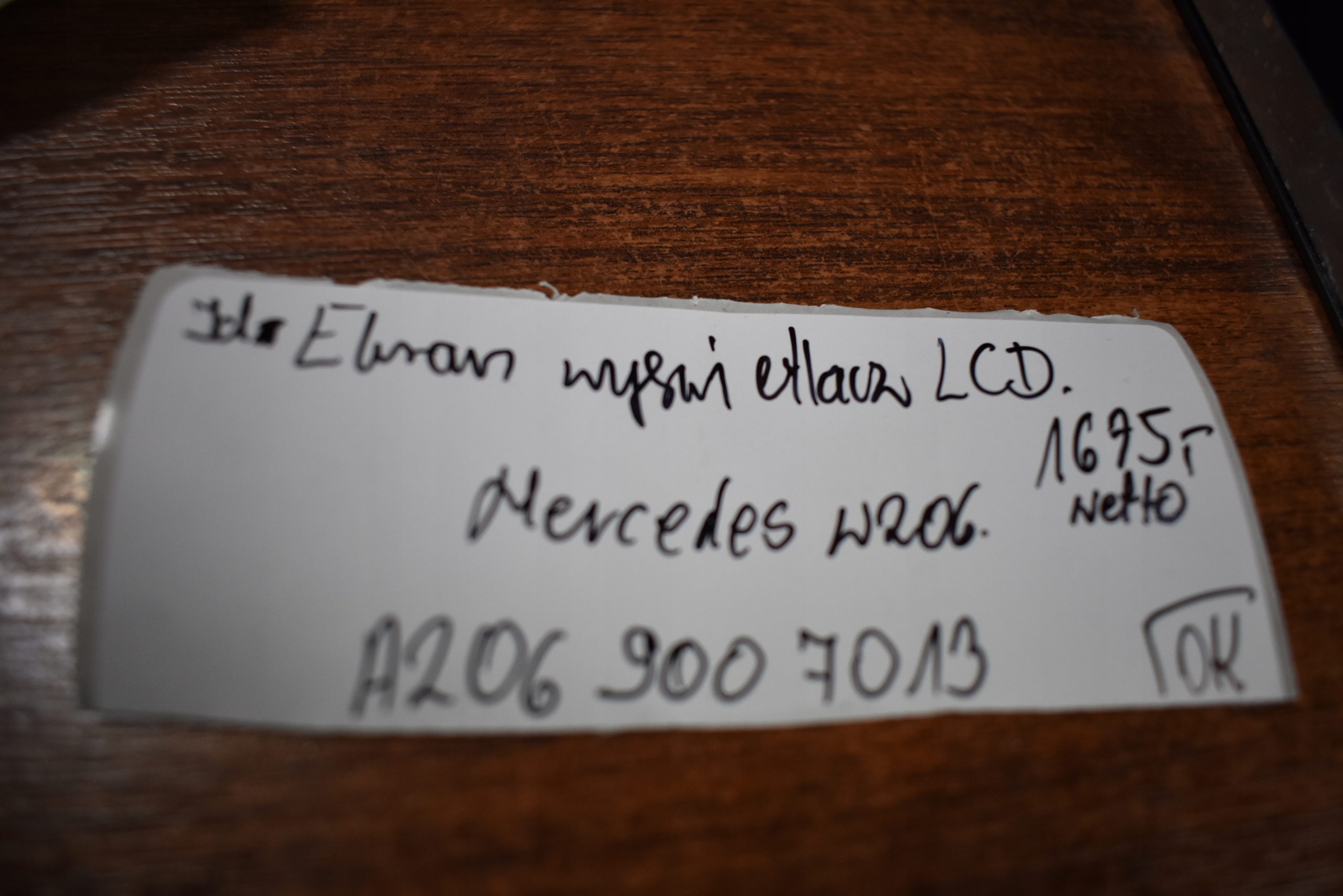 IDEALNY EKRAN display LCD MERCEDES W206 1