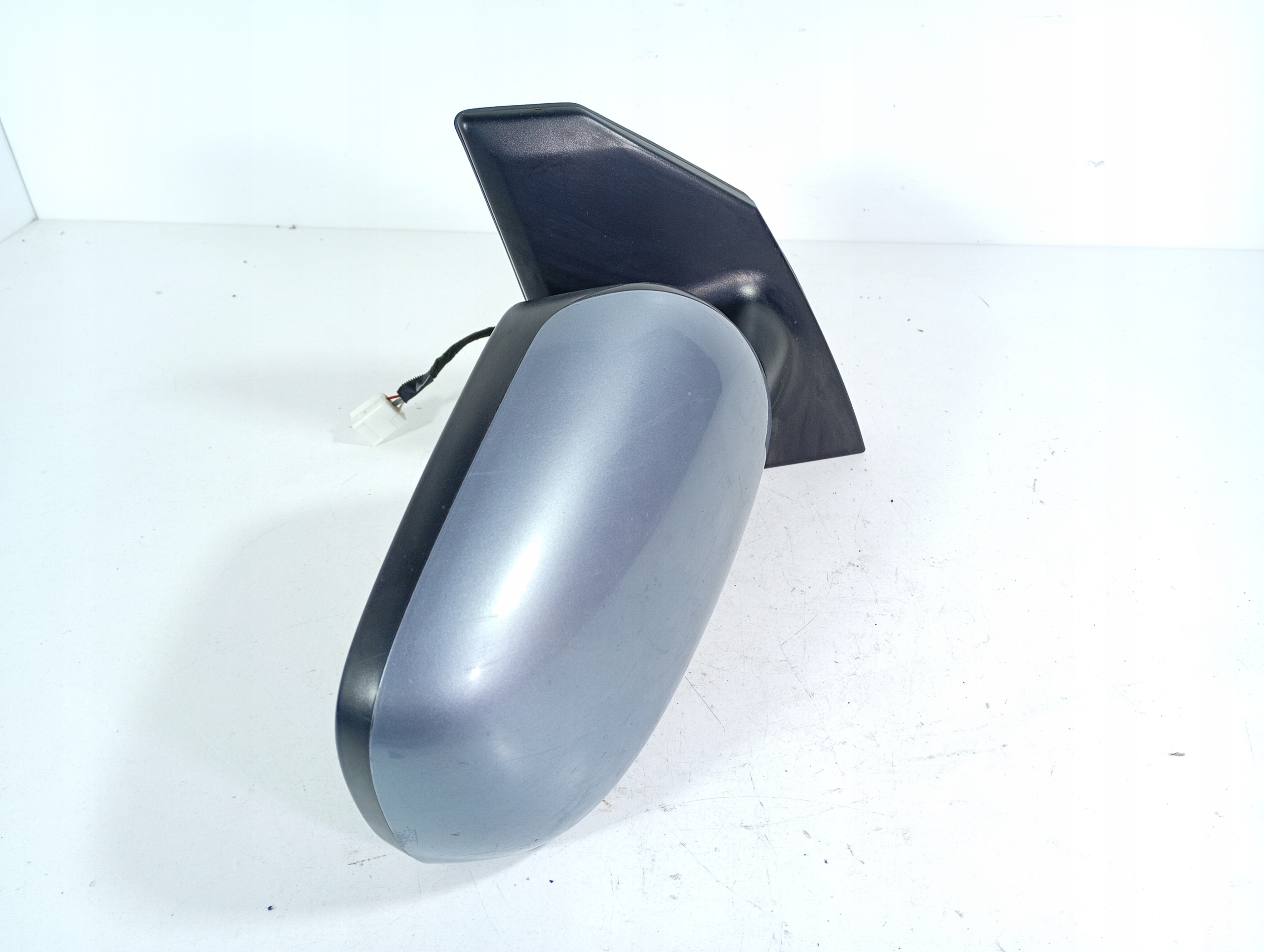 TOYOTA Corolla E12 9 01-07 mirror right electrics 4 PIN kod lakieru 8Q3