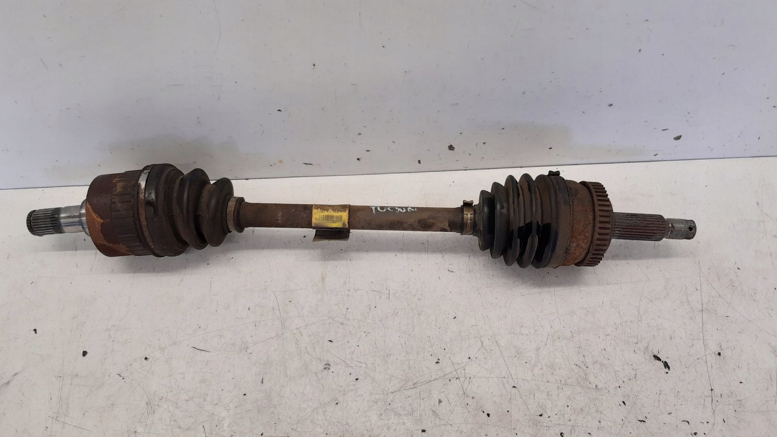 semi-axis left Hyundai Tucson and 2,0i LIFT