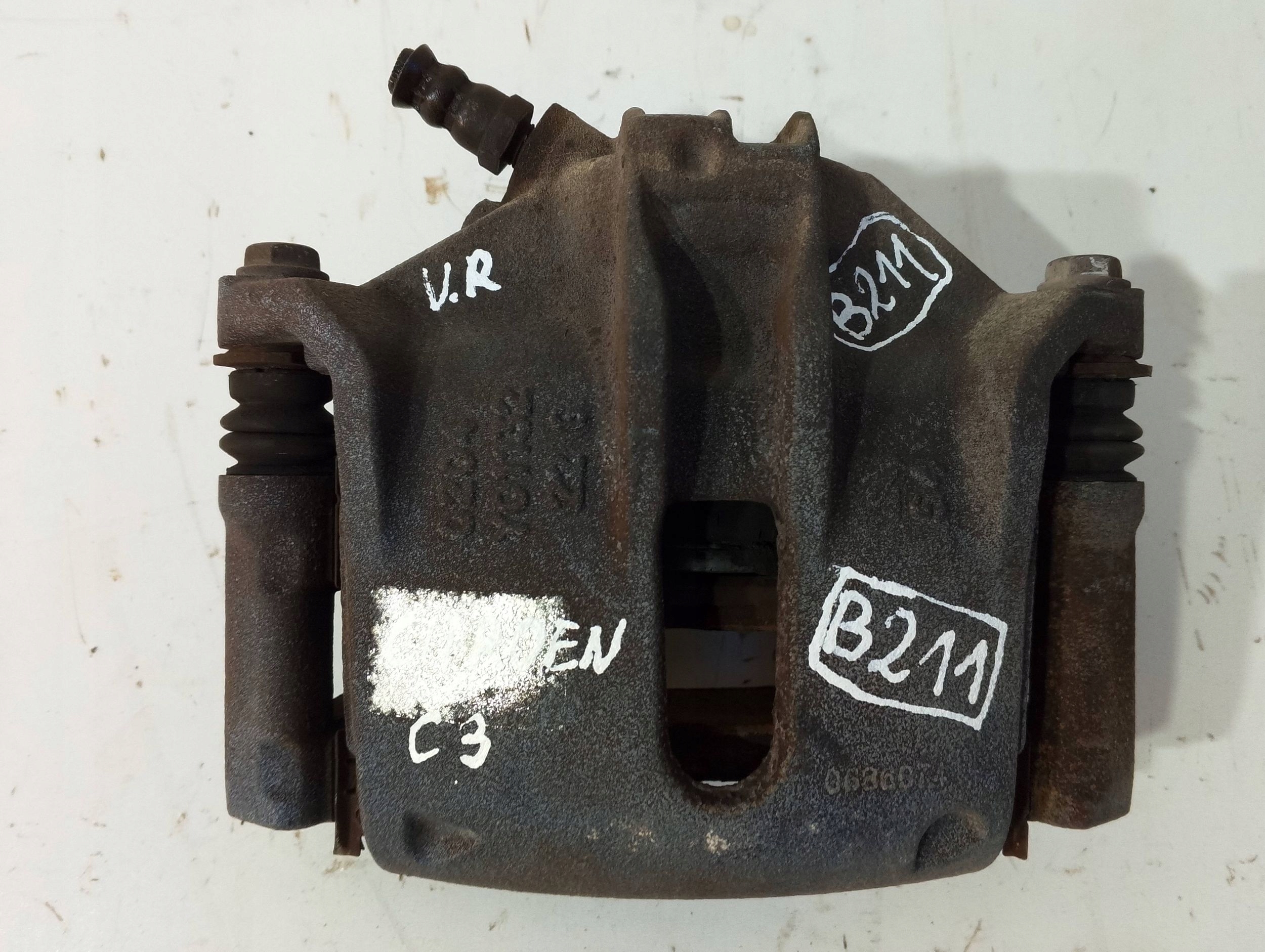 Citroen C3 Peugeot 208 caliper front right D686074 (B211)