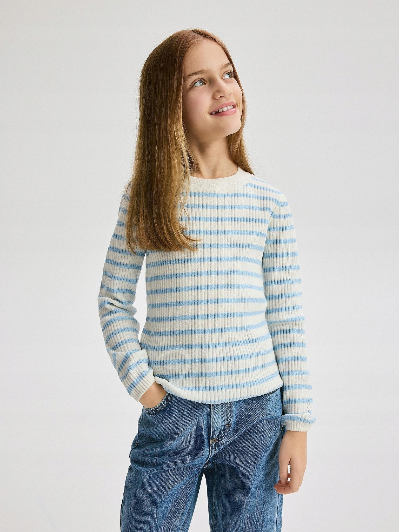 PK482 SWETER W PASKI BIAŁO NIEBIESKI RESERVED 158