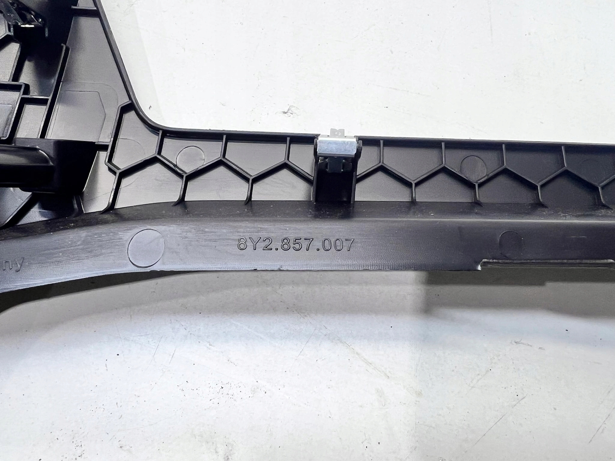 RÁM obal přístrojovky AUDI A3 8Y 8Y2857007
