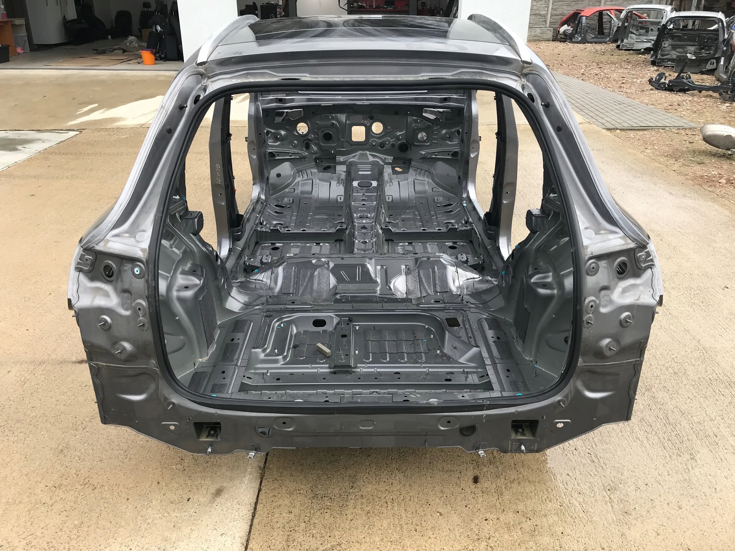 MERCEDES GLA II H247 2021 2022 2023 HYBRYDA ĆWIARTKA TYŁ LEWA TYLNA 787 Typ samochodu 4x4/SUV