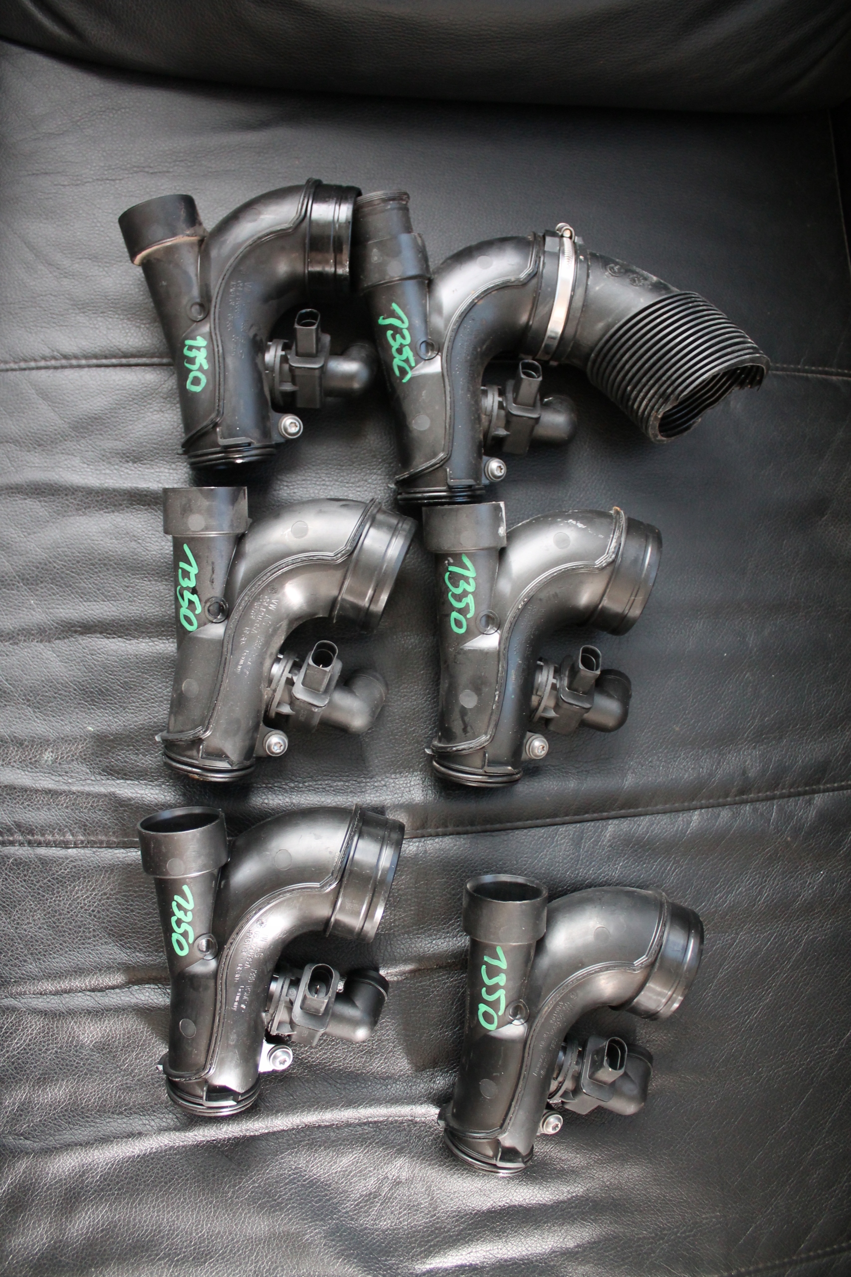 1350. pipe clutch air 05L129635A