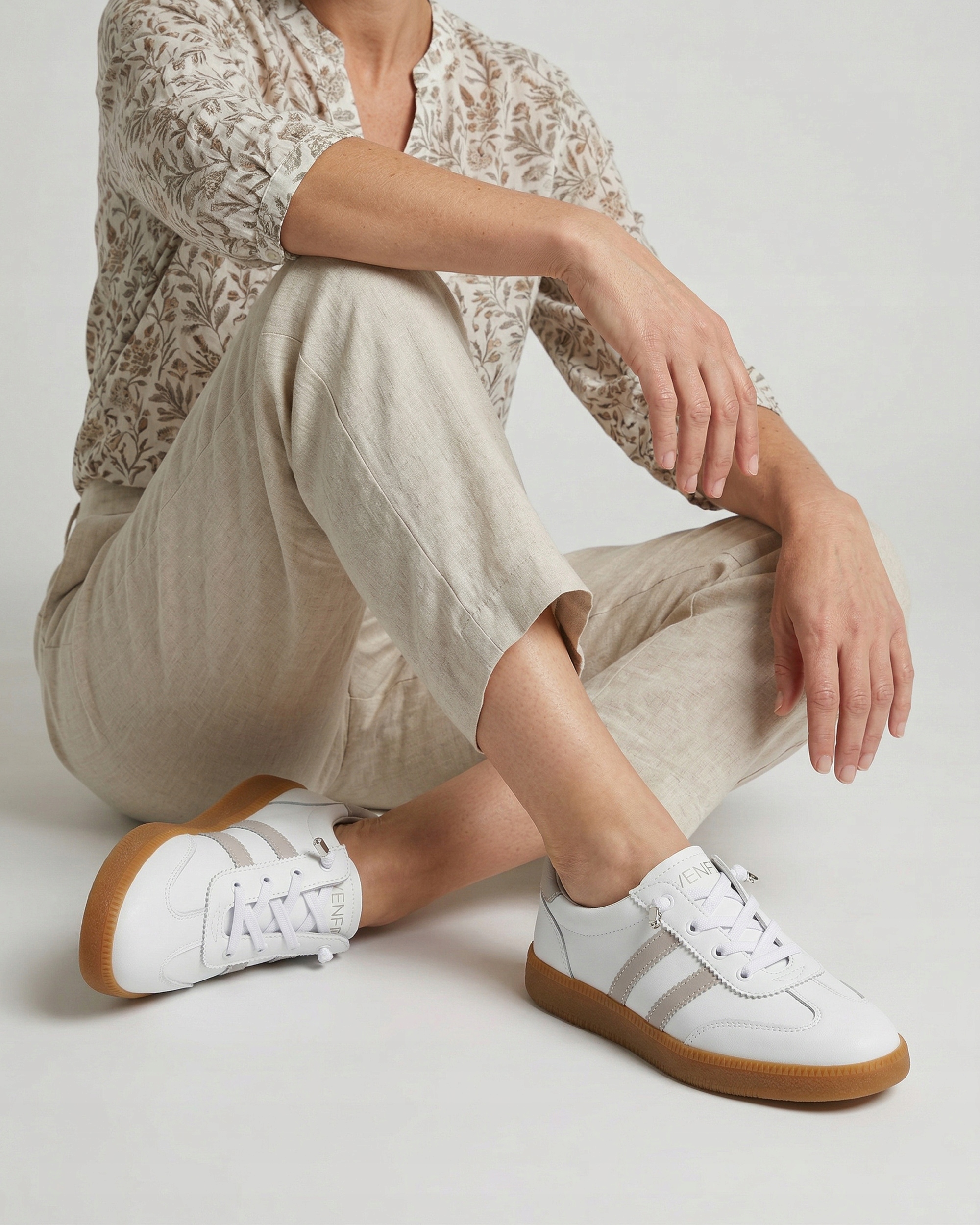 Venezia Sneakersy damskie białe z szarym wykończeniem roz. 38