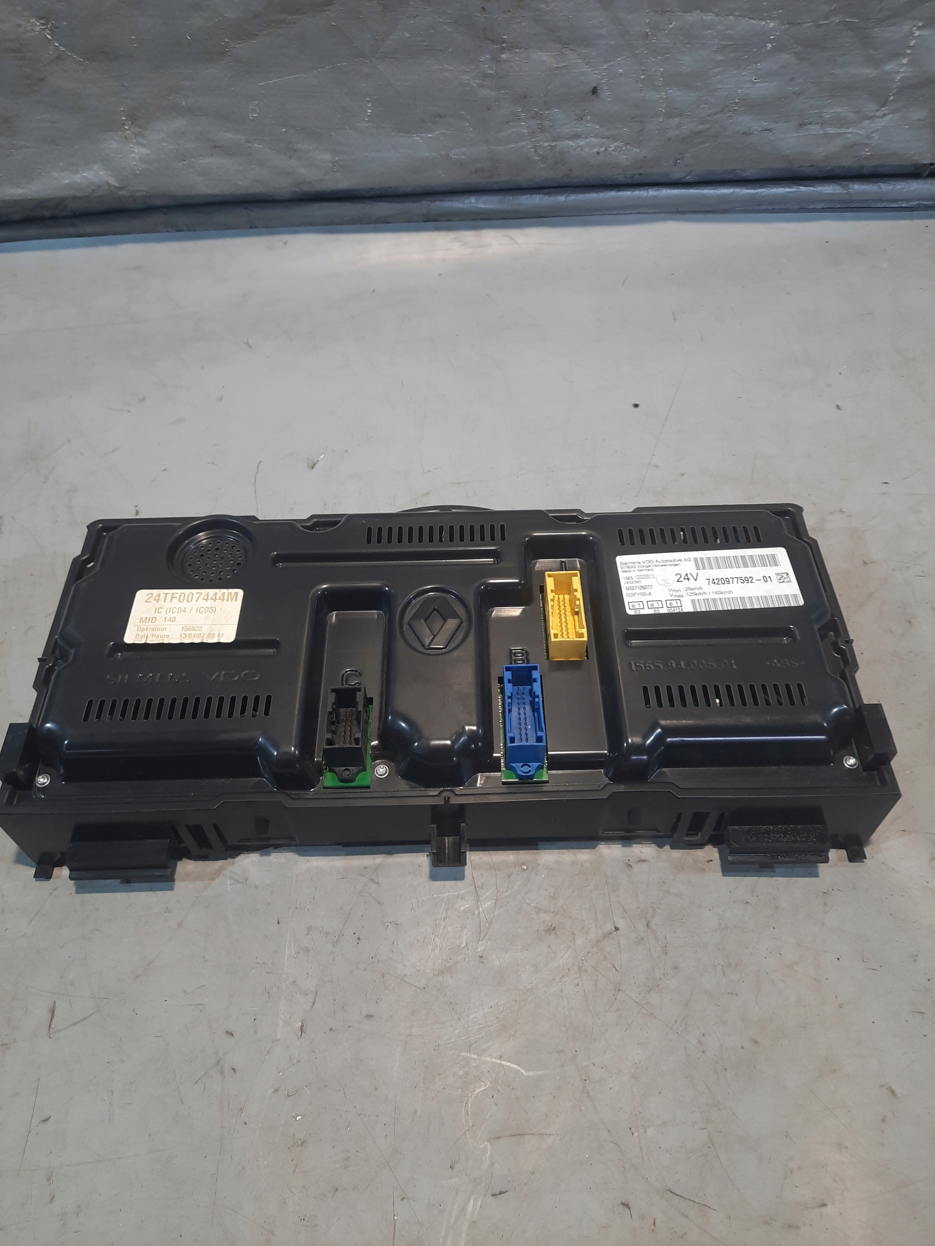 dials dials RENAULT PREMIUM 450 07r OE 7420977592-01
