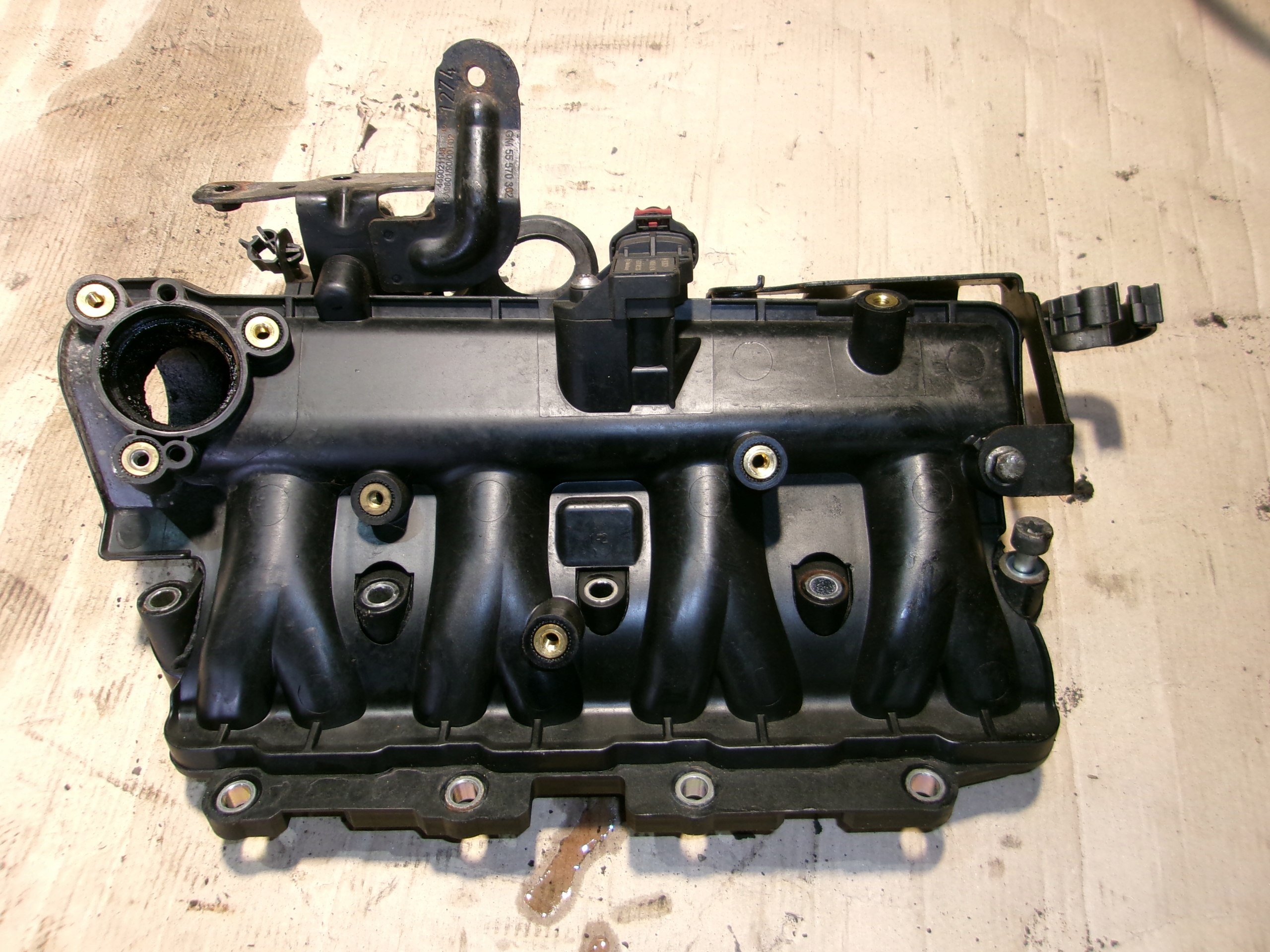 коллектор впускной, opel CORSA 1.2d 75KM 2014R 55231286
