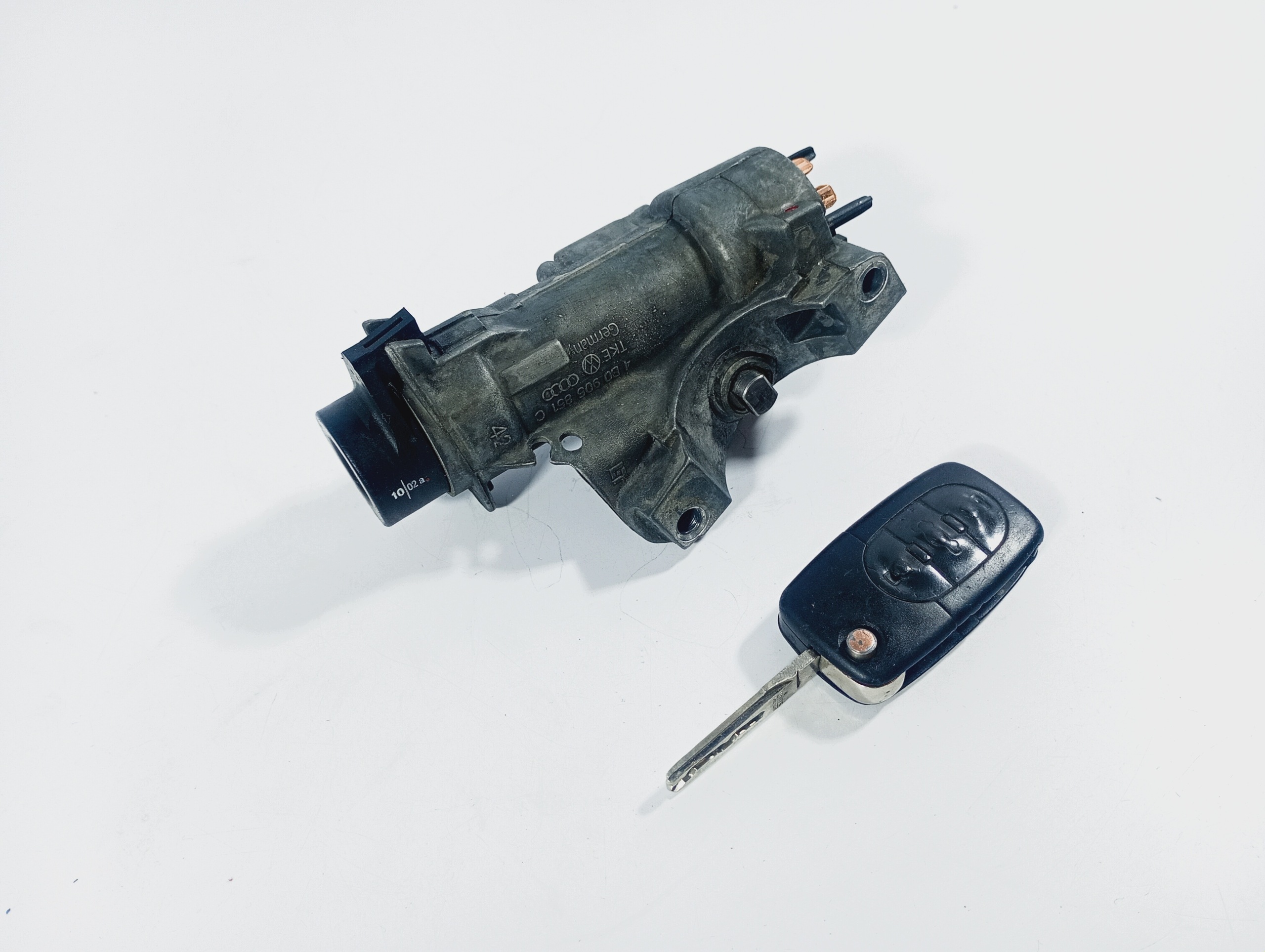 ignition Z KLUCZYKIEM OE 4B0905851C Audi A4 B6 01-02