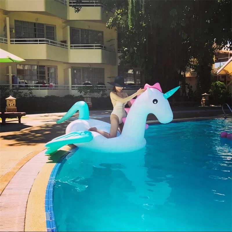 DMUCHANY JEDNOROŻEC MATERAC PEGAZ GIGANT XXL Kolor dominujący biały