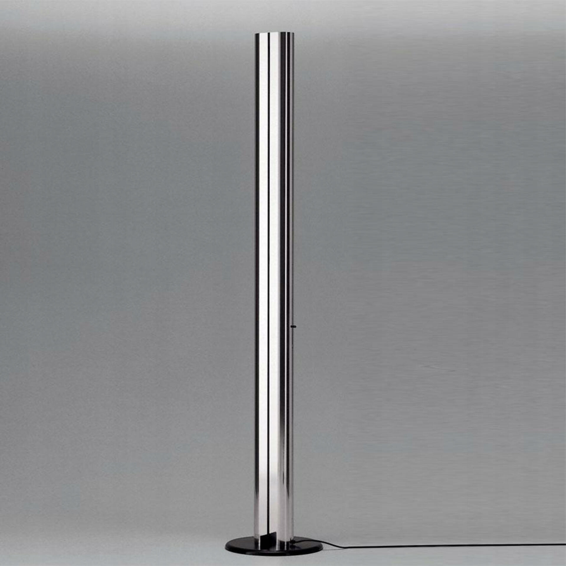 Stojacia lampa Artemide Megaron Led F, lesklý anodizovaný hliník, 182 cm