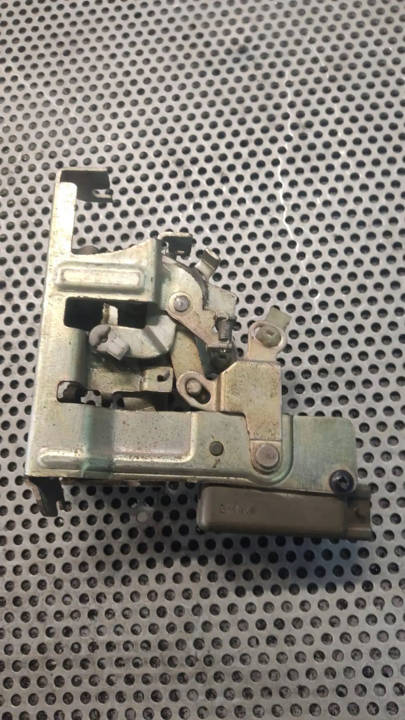 ZAMEK DRZWI PRAWY TYŁ RENAULT MASTER II 352464