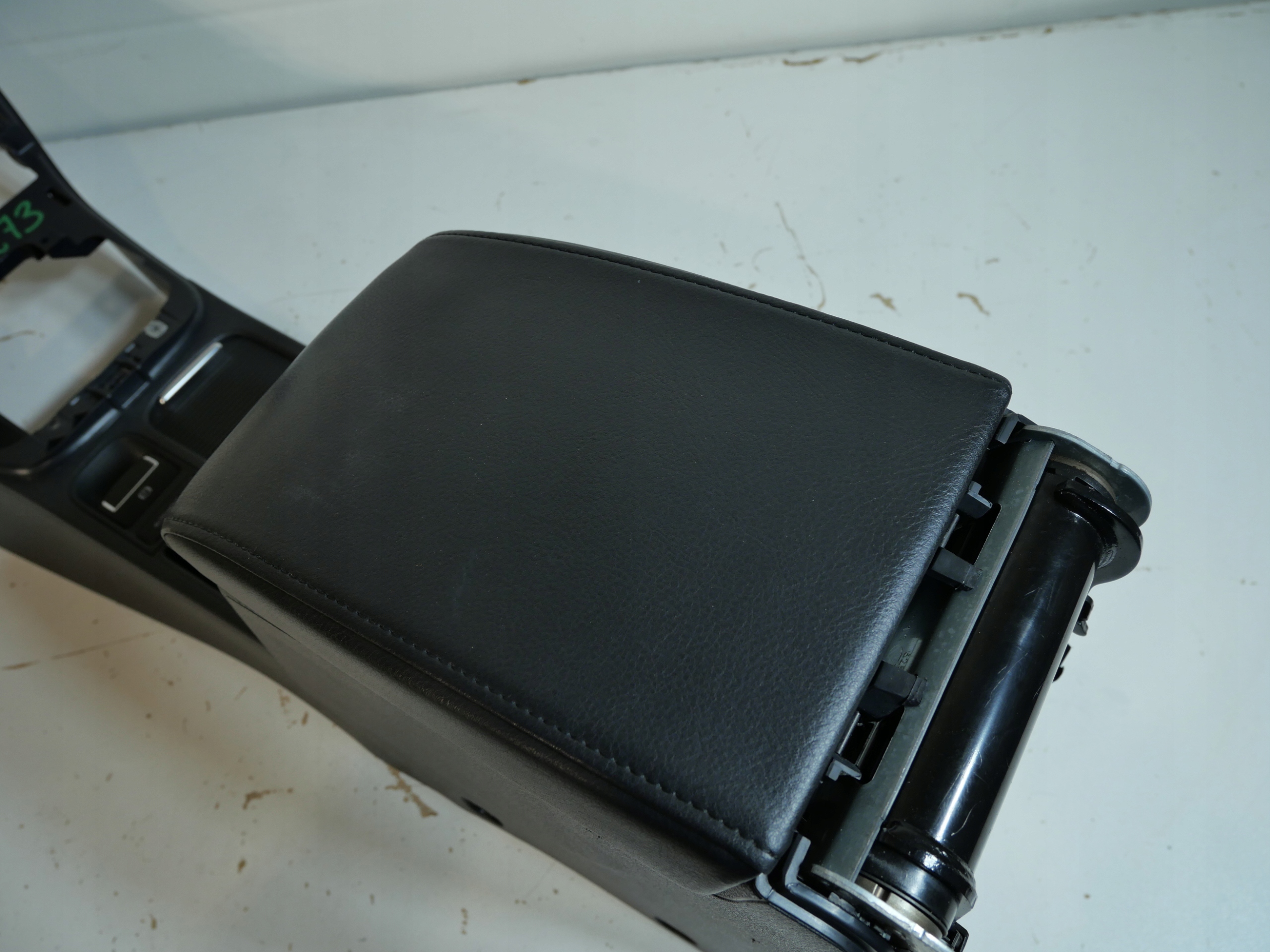 TUNEL armrest VW TIGUAN plus 5N0864251B