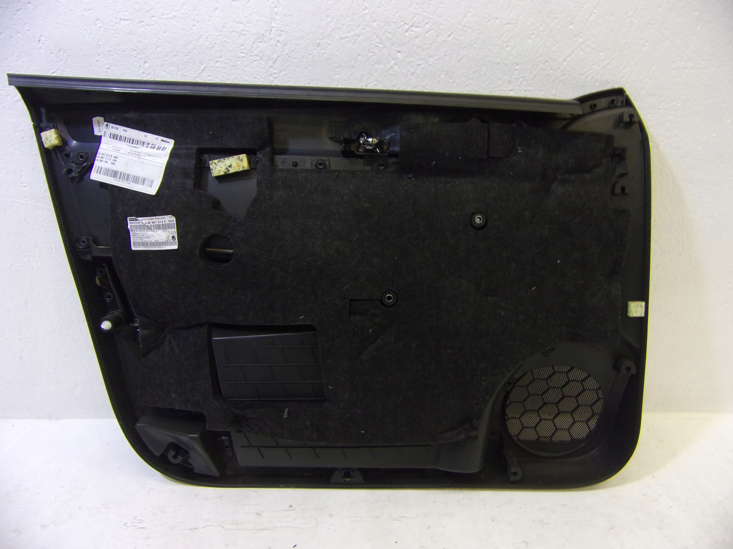 дверные карты правый передний SKODA RAPID 5JB867014E