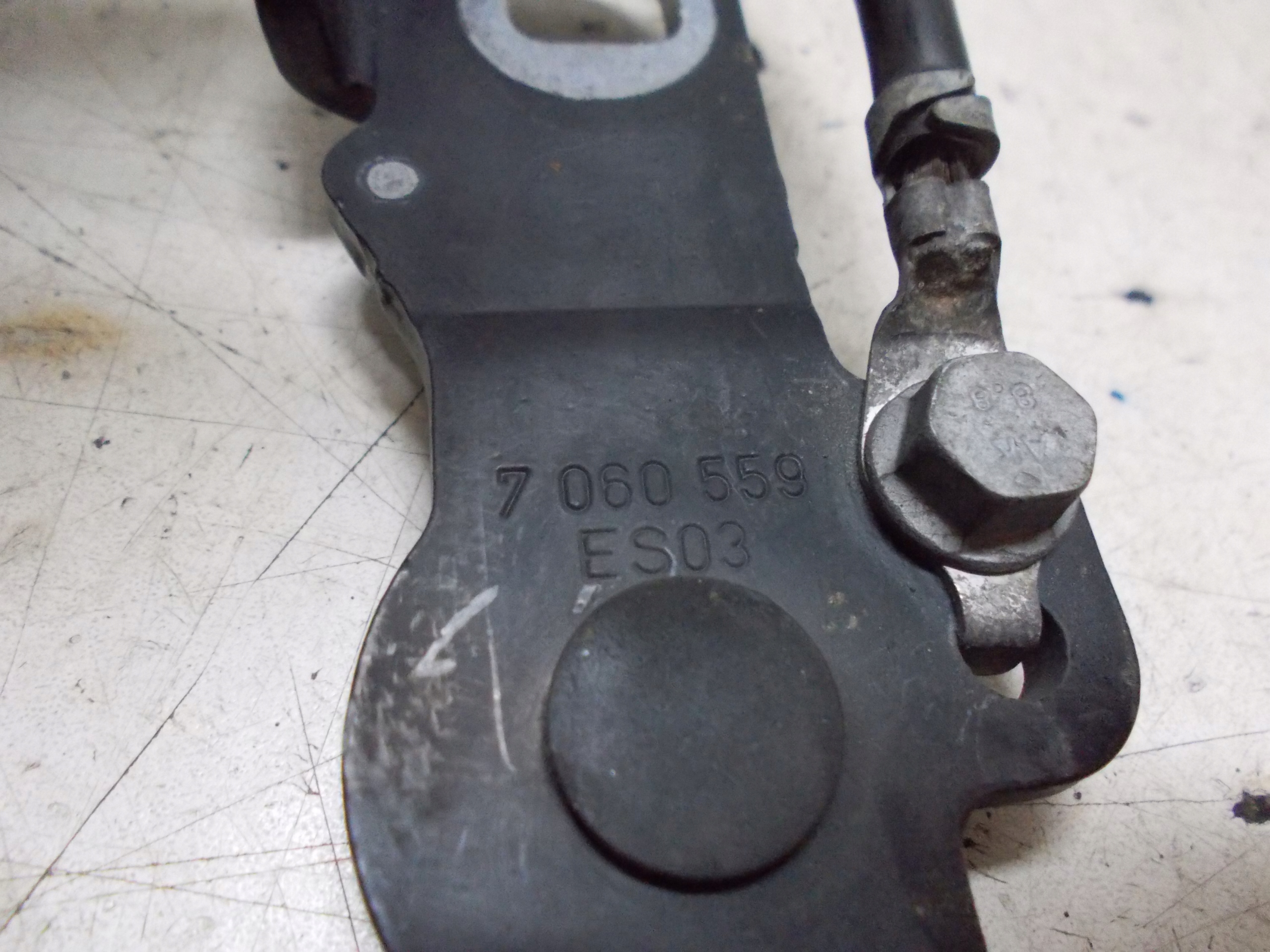 BMW E87 07R hinge bonnets right left KOMPLET 7060560 7060559
