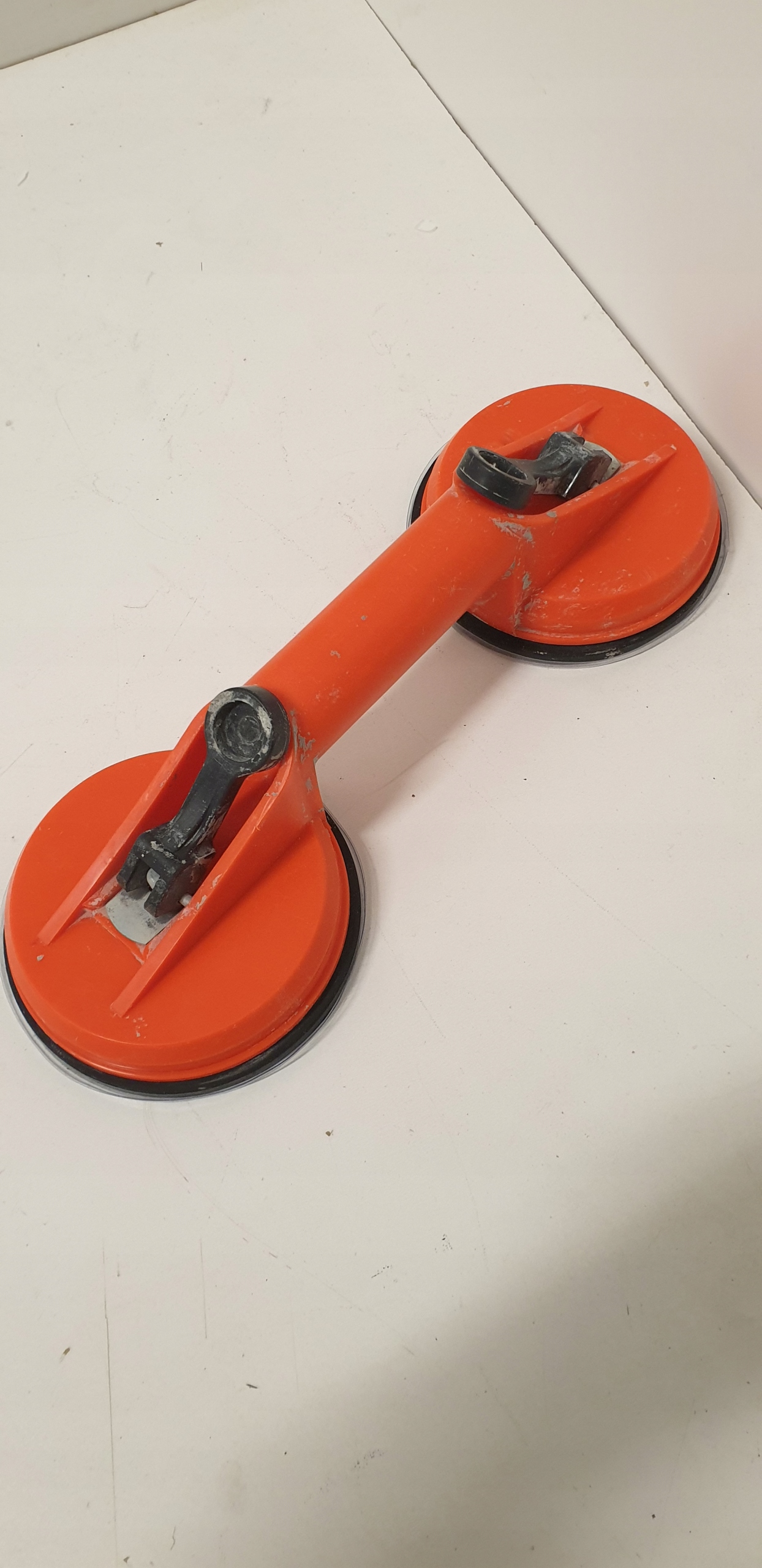 UCHWYT Z PRZYSSAWKA O UDZWIGU 100KG INCUTEX Producent code 6303X2