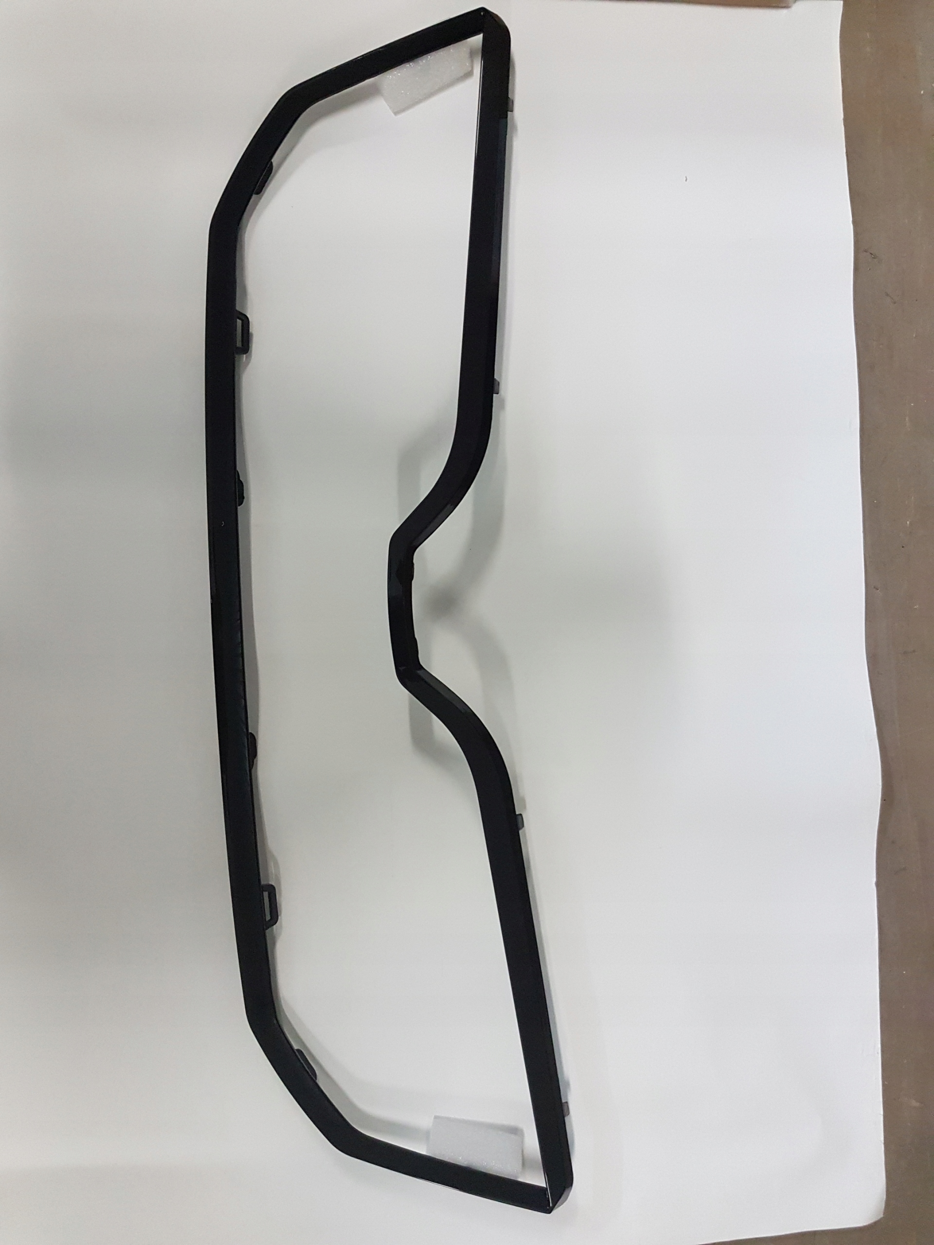 RAMKA ATRAPY GRILLA CZARNA OCTAVIA 3 RS 5E0853761A