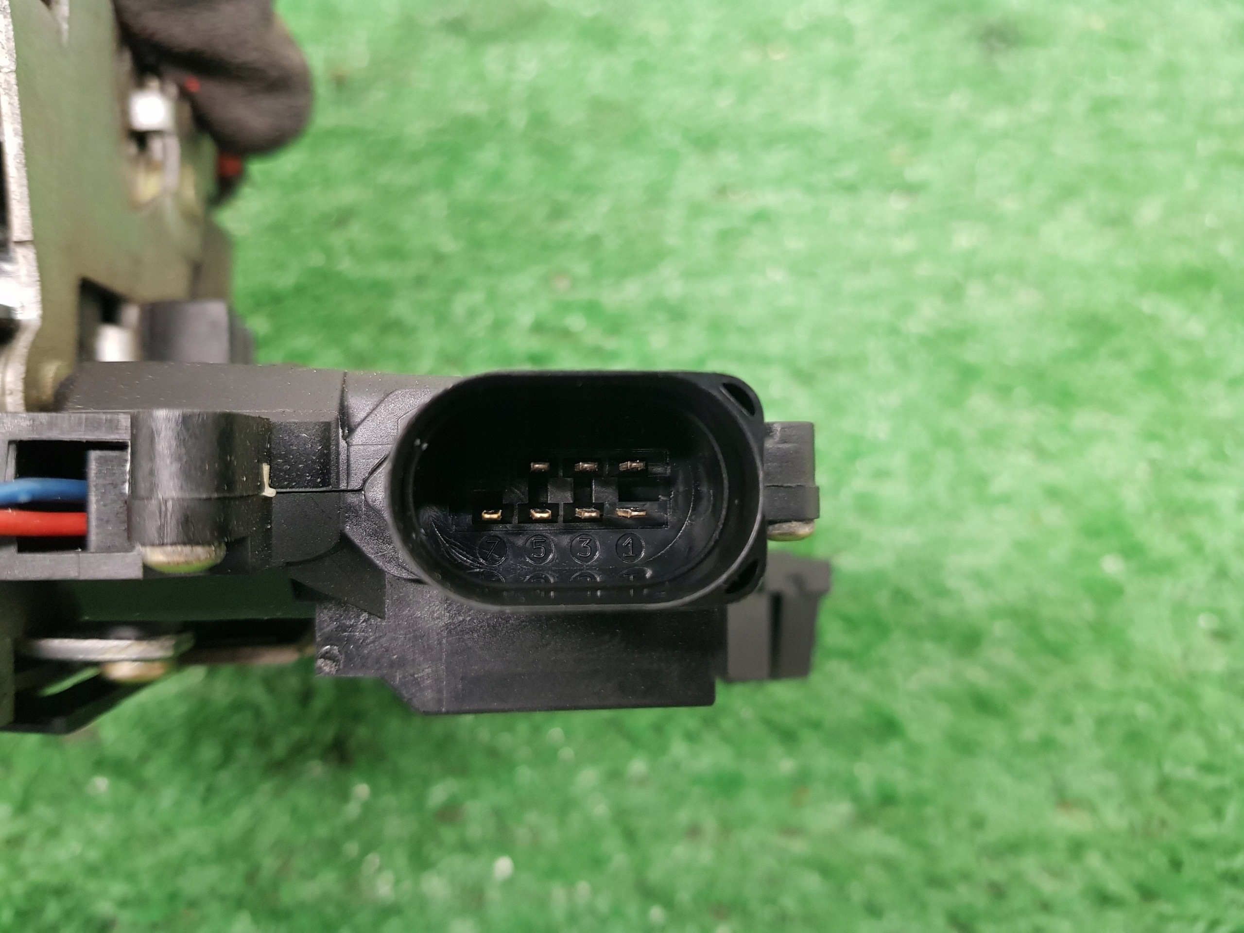 lock door right front AUDI A2 7 PIN 8Z1837016E