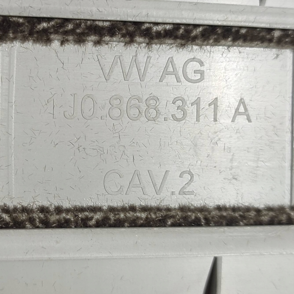 cover slupka B upper right side Volkswagen Caddy 1J0868311A