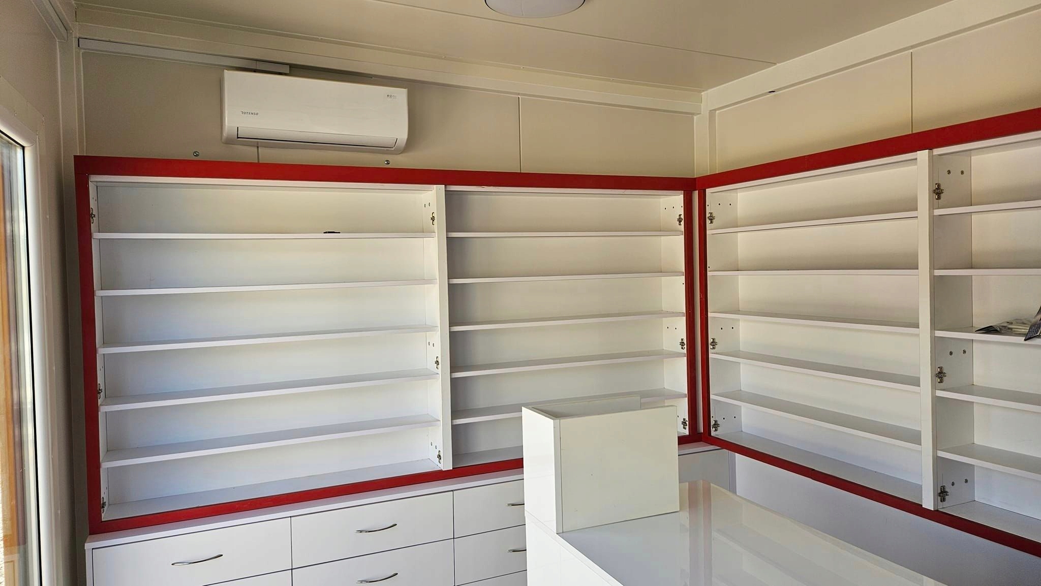 PAWILONY HANDLOWE KONTENERY KIOSK SKLEP BIURO 6x3m Informacje dodatkowe instalacja elektryczna instalacja oświetleniowa