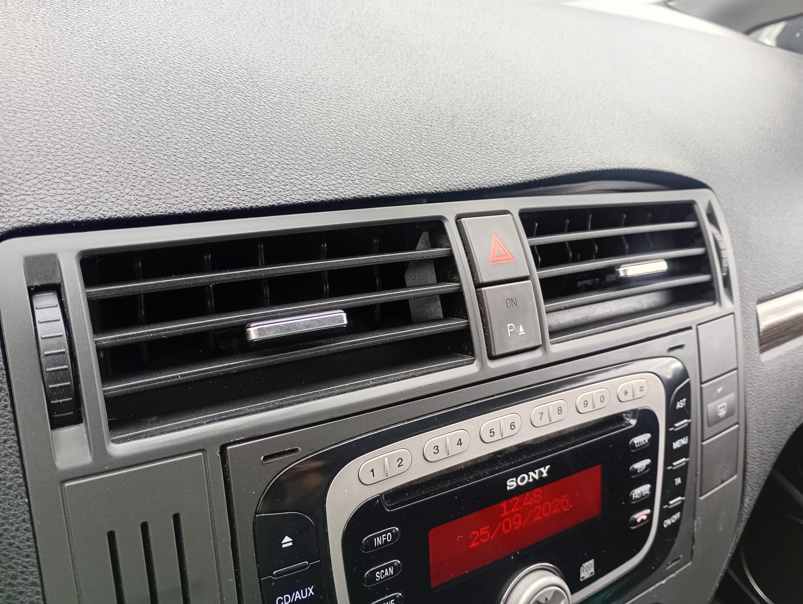 grid air conditioning devices air central z frame Ford C-MAX 1 and FL 07-11