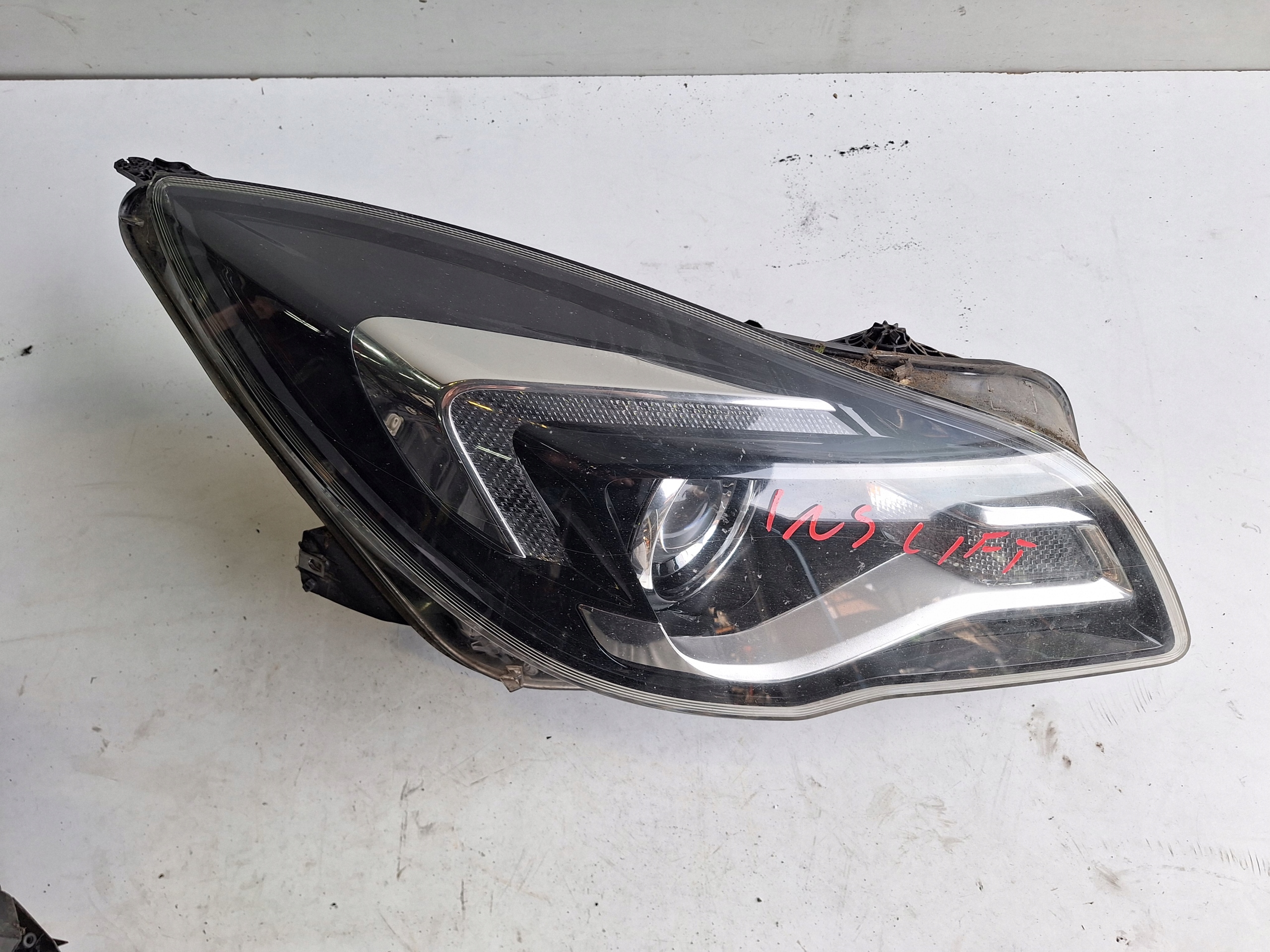 OPEL INSIGNIA A LIFT 13-17 light right + LED UK