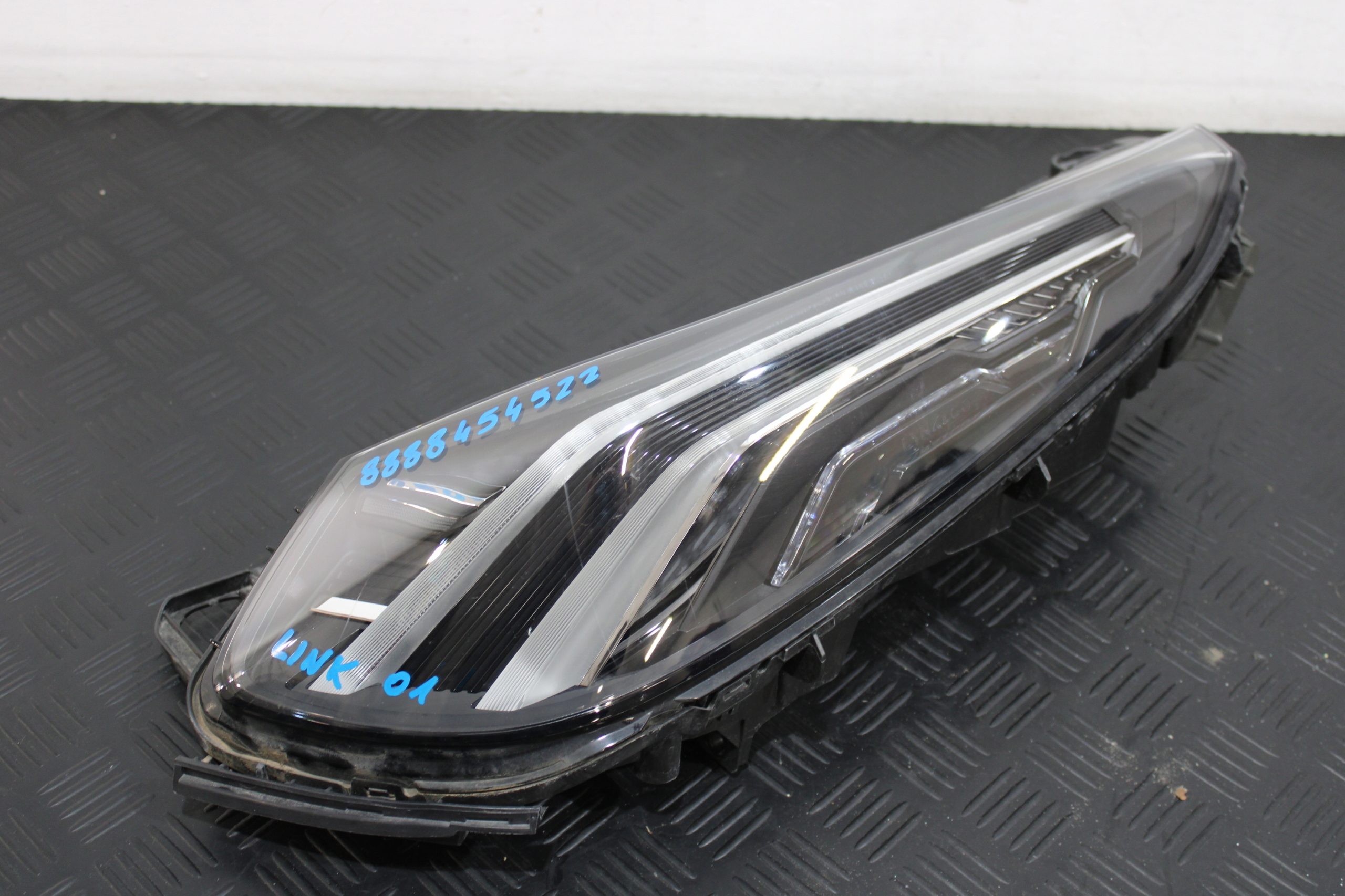 light left front front LED 8888454522 LYNK&CO LYNK & CO 01 LIFT