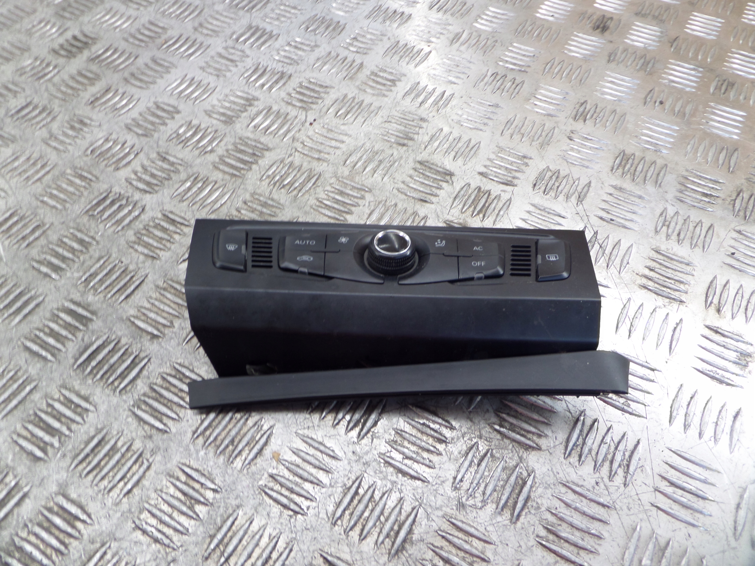 PANEL klími klimatizaci AUDI A5 8T Q5 8R 8T2820043AD