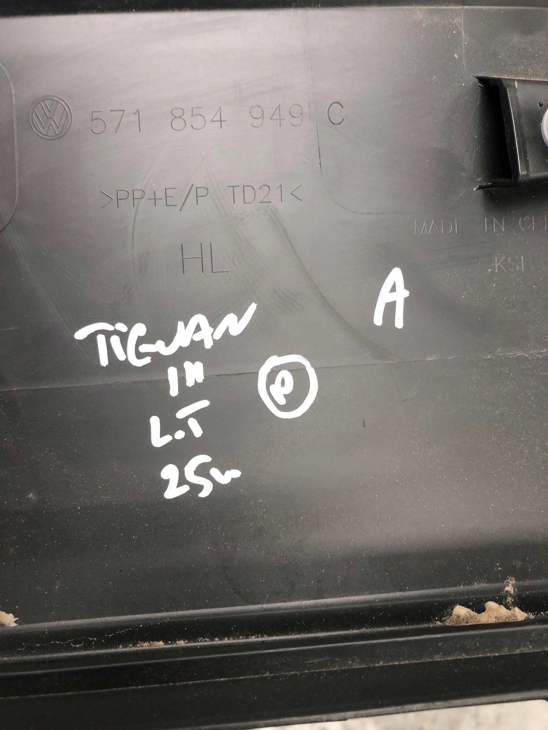 moulding door left rear part VW TIGUAN III 571854949C