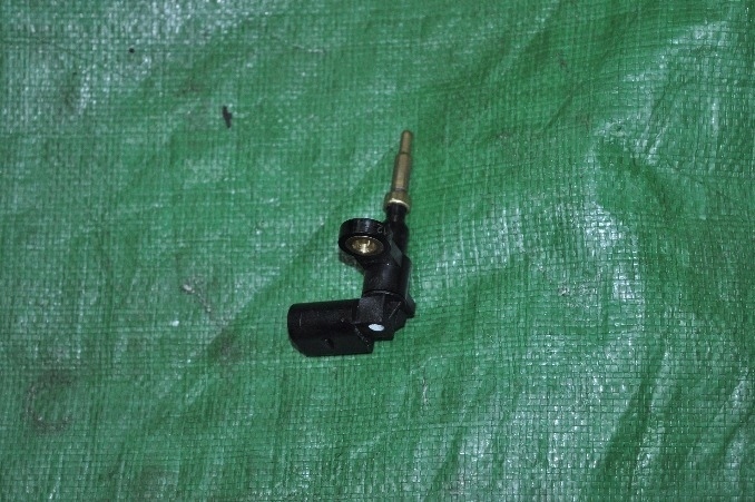 CZUJNIK TEMPERATURY GŁOWICY VW GOLF VII 04E919501E