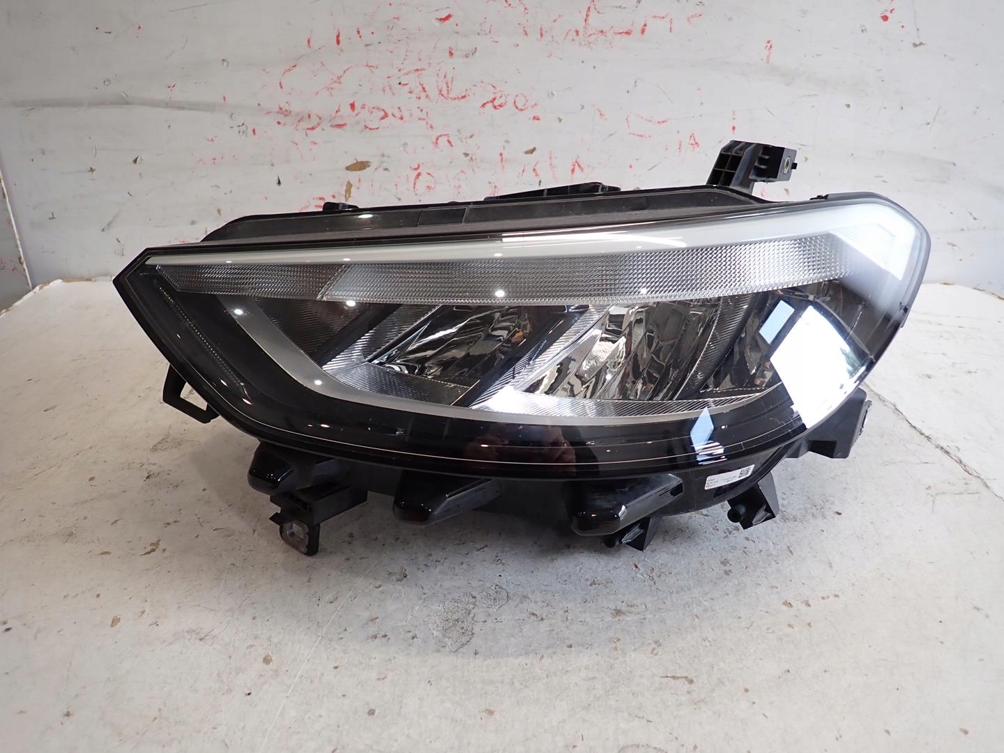 light front front left VW ID3 2020- FULL LED 10B941005A