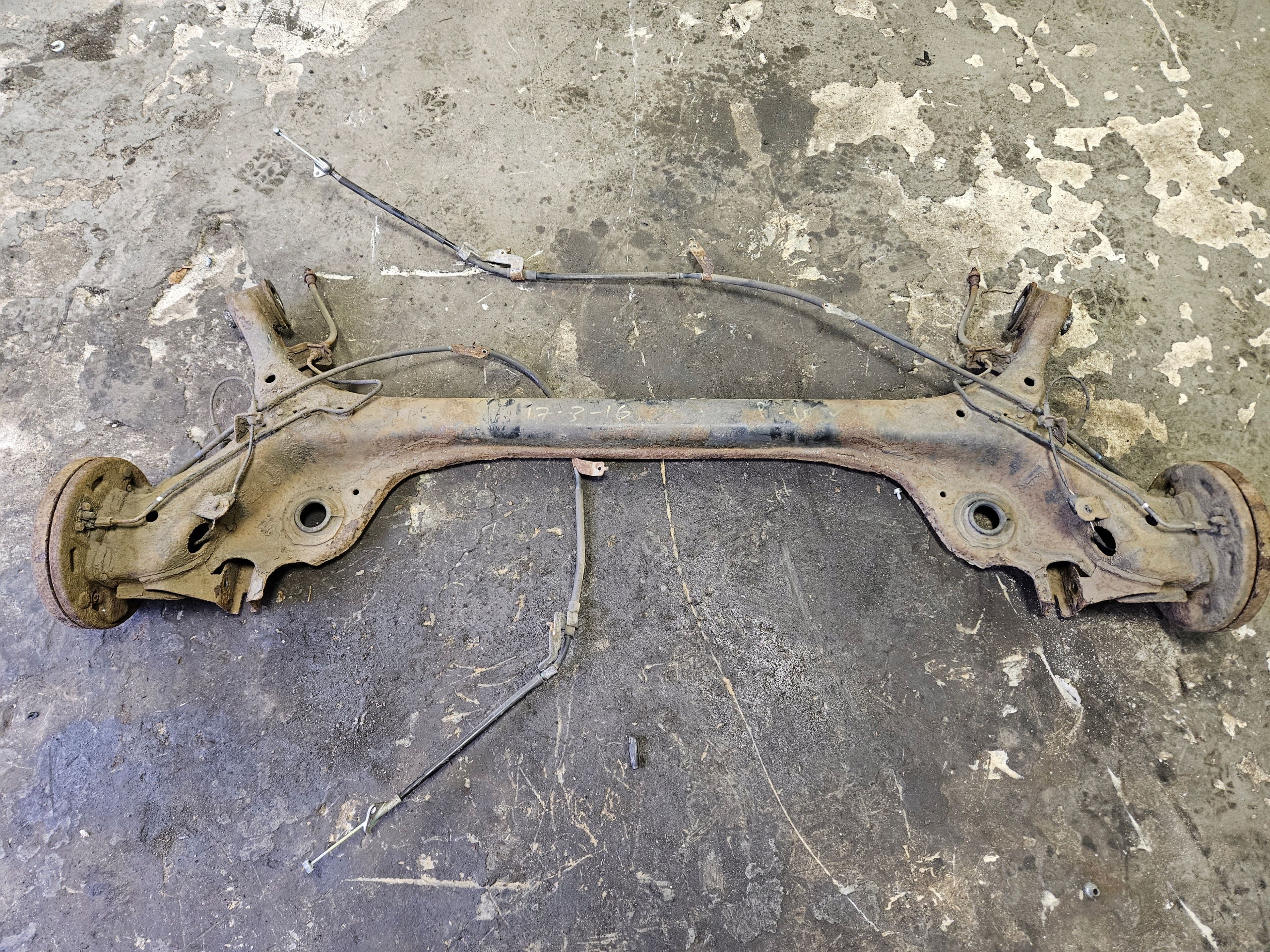 SUZUKI BALENO 15-19 BELKA ZAWIESZENIA TYŁ OŚ