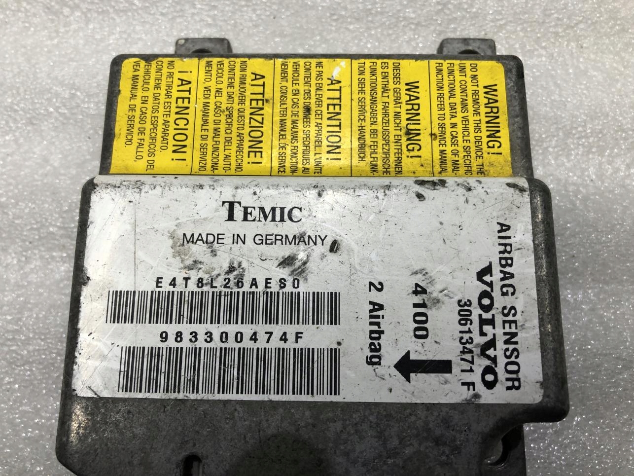 MODUŁ SENSOR AIRBAG VOLVO V40 S40 30613471F Producent części Volvo OE