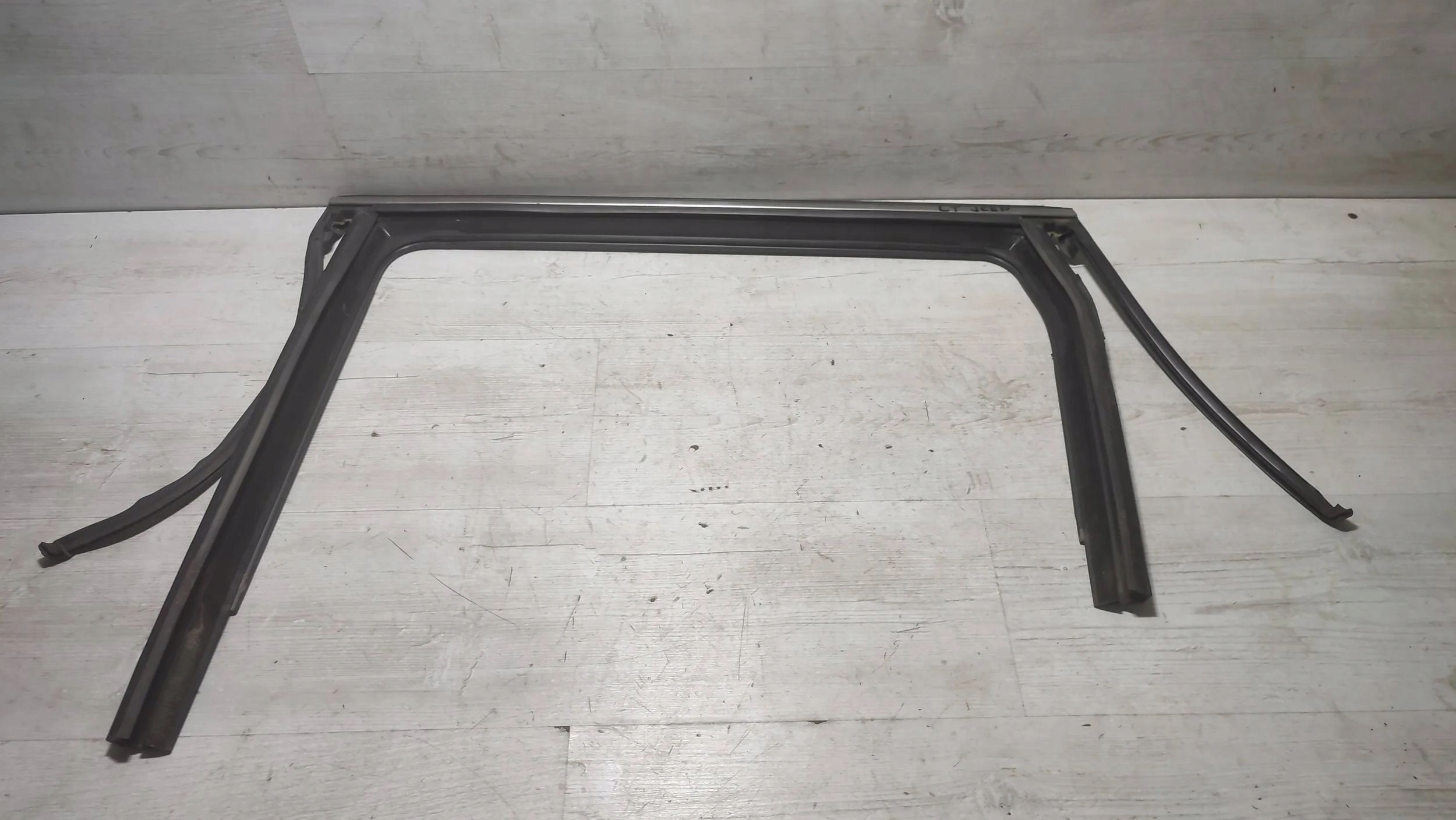 Jeep Cherokee 2015 rear part side left rubber gasket door tylnych